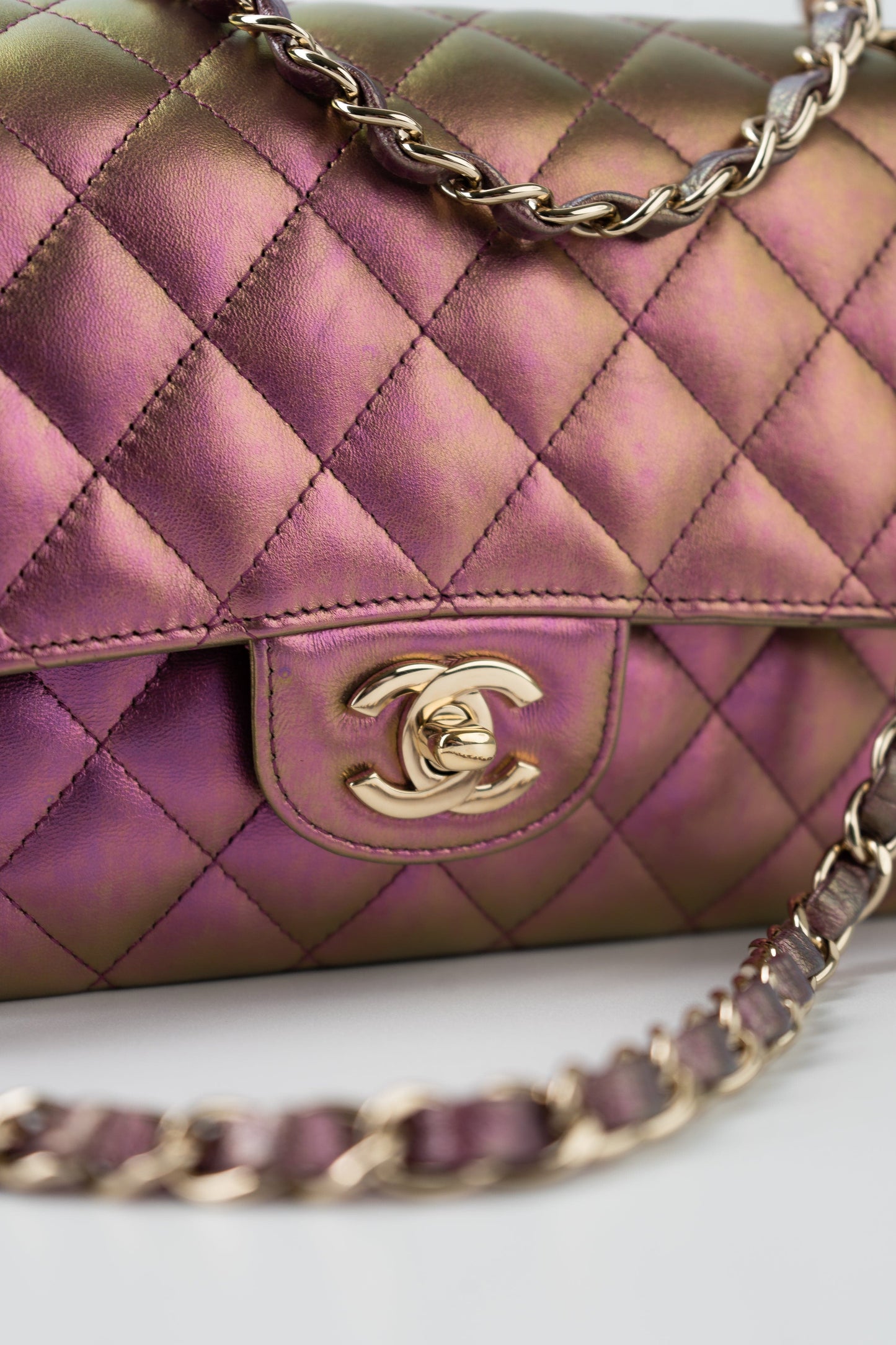 20B Purple Iridescent Lambskin Quilted Classic Flap Medium w/ Edge Stitching