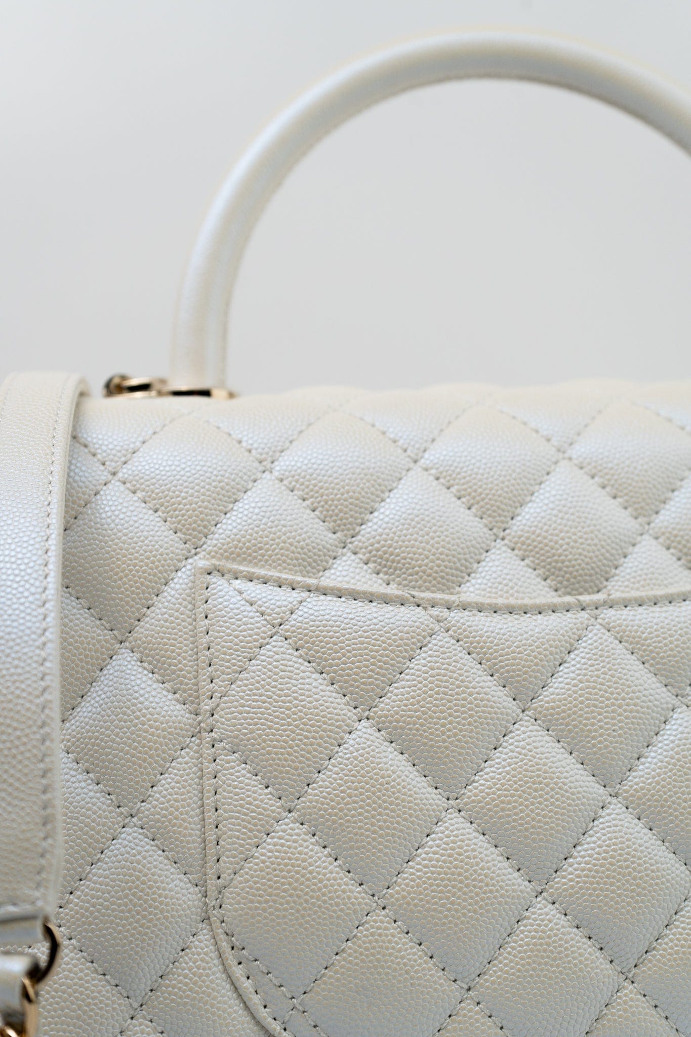 20K Iridescent White Caviar Quilted Coco Handle Medium Light Gold Hardware