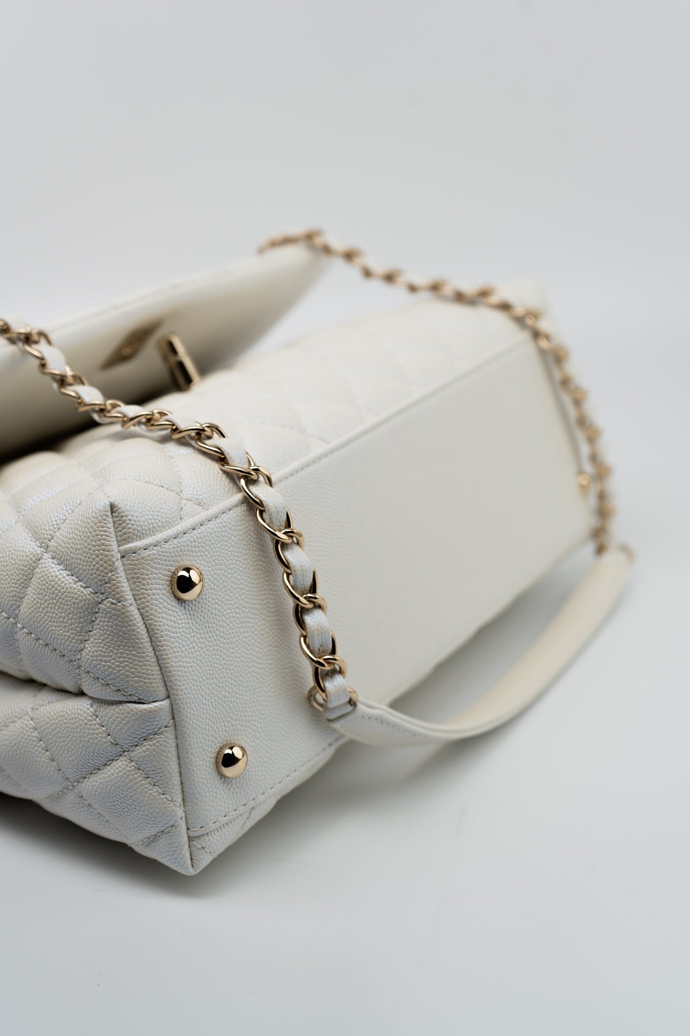 20K Iridescent White Caviar Quilted Coco Handle Medium Light Gold Hardware