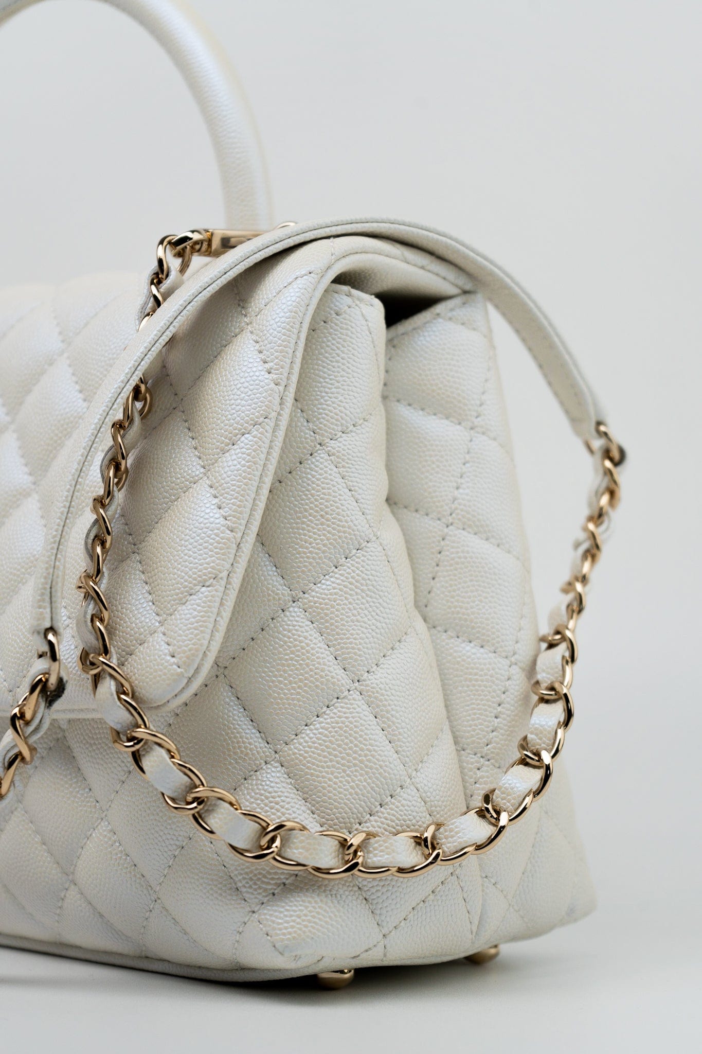 20K Iridescent White Caviar Quilted Coco Handle Medium Light Gold Hardware