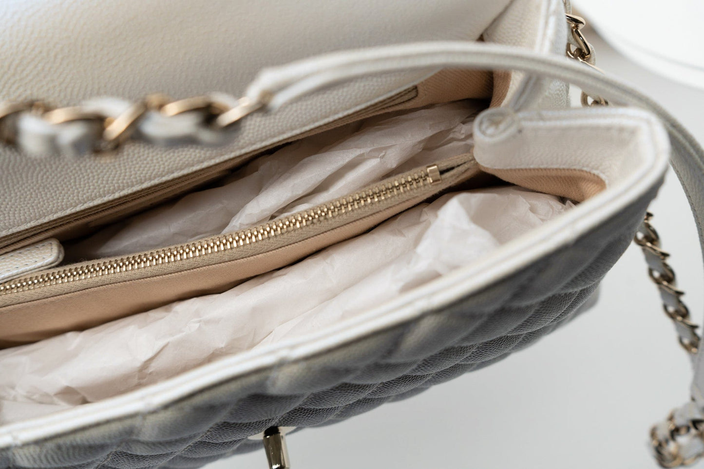 20K Iridescent White Caviar Quilted Coco Handle Medium Light Gold Hardware