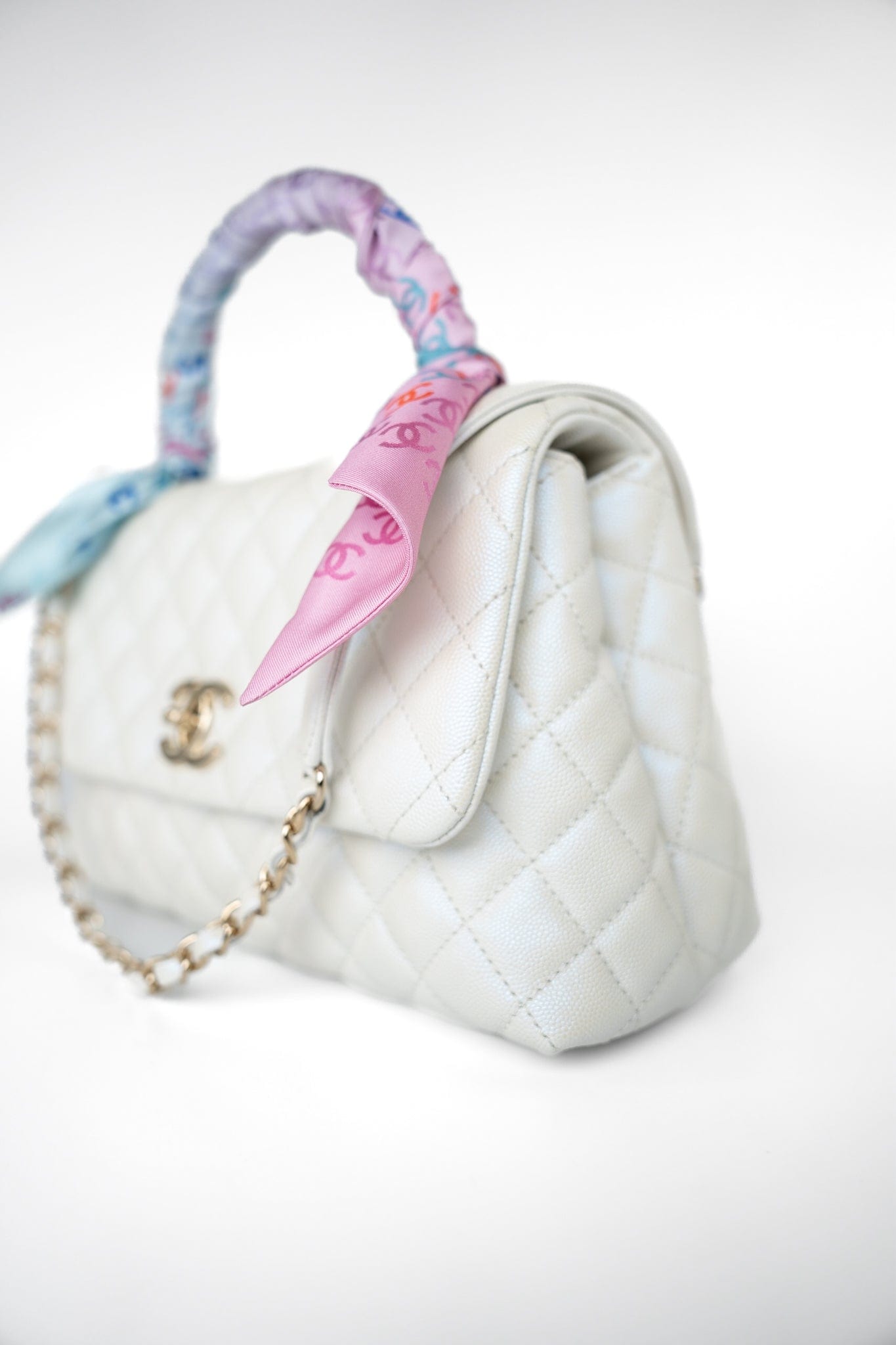 20K Iridescent White Caviar Quilted Coco Handle Medium Light Gold Hardware