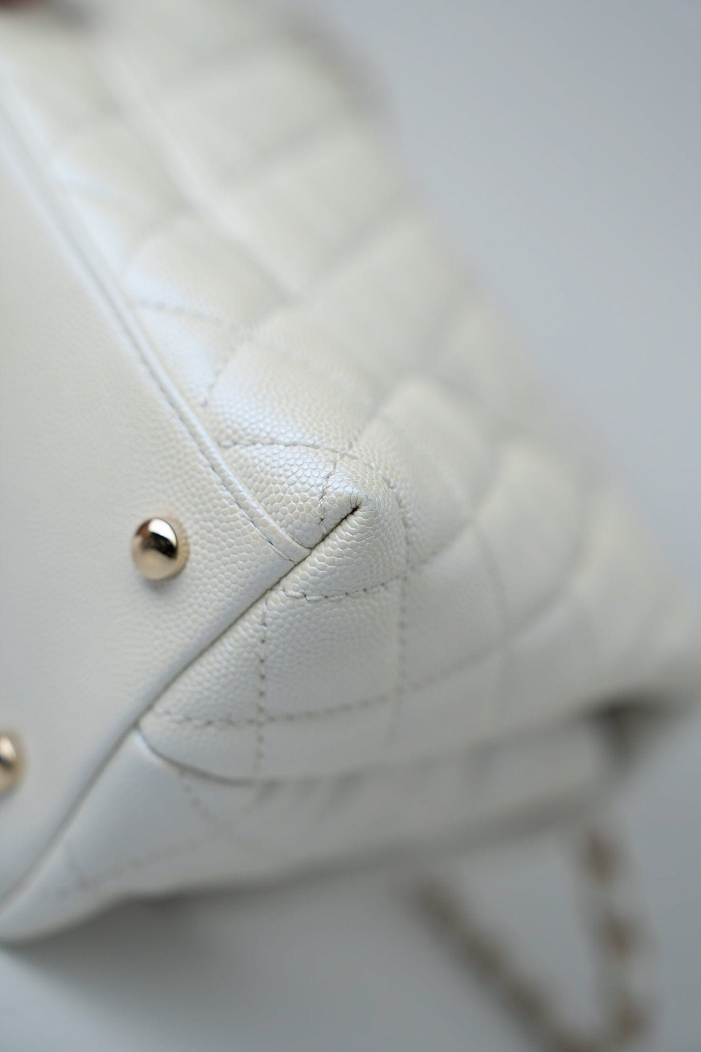 20K Iridescent White Caviar Quilted Coco Handle Medium Light Gold Hardware