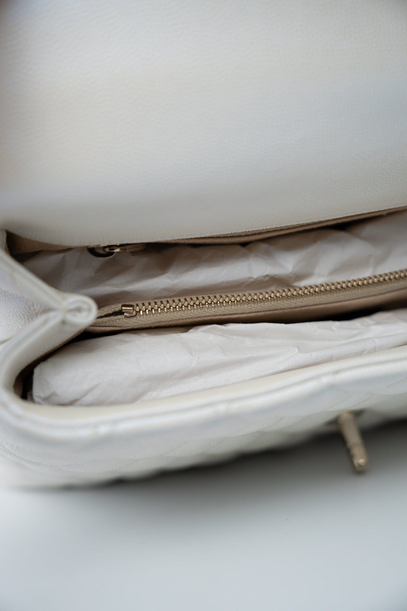 20K Iridescent White Caviar Quilted Coco Handle Medium Light Gold Hardware