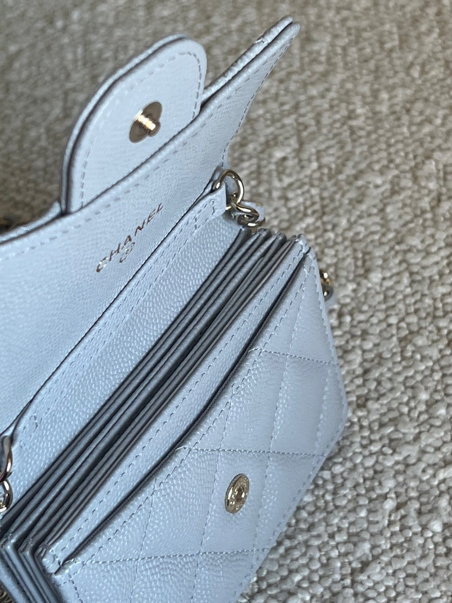 21A Caviar Quilted Flap Card Holder On Chain Grey