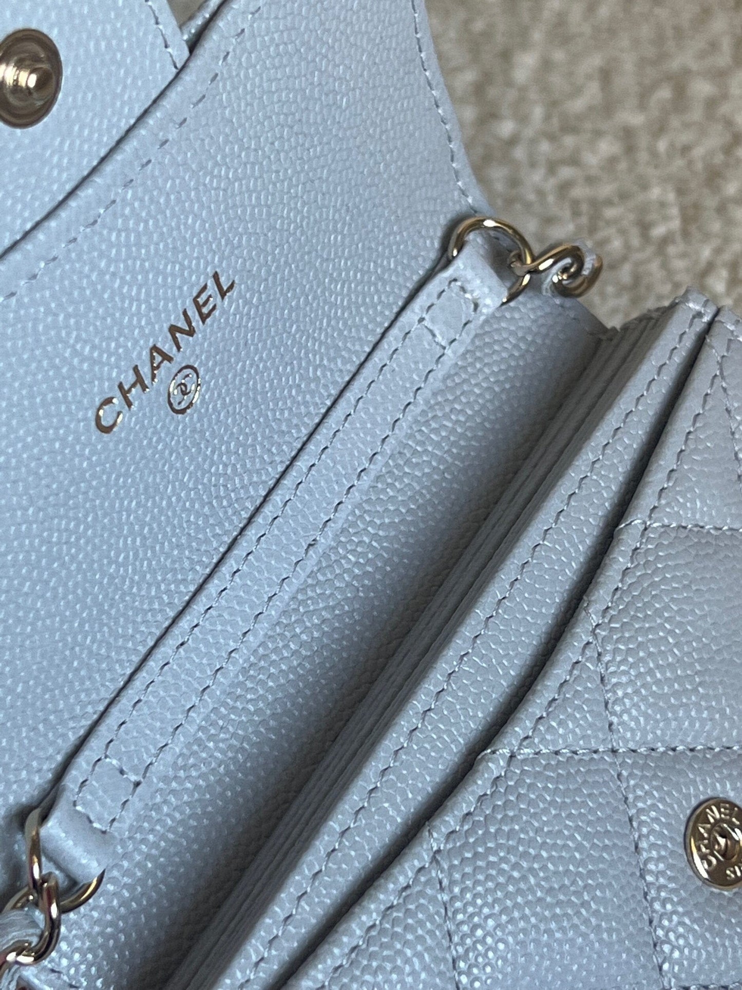 21A Caviar Quilted Flap Card Holder On Chain Grey