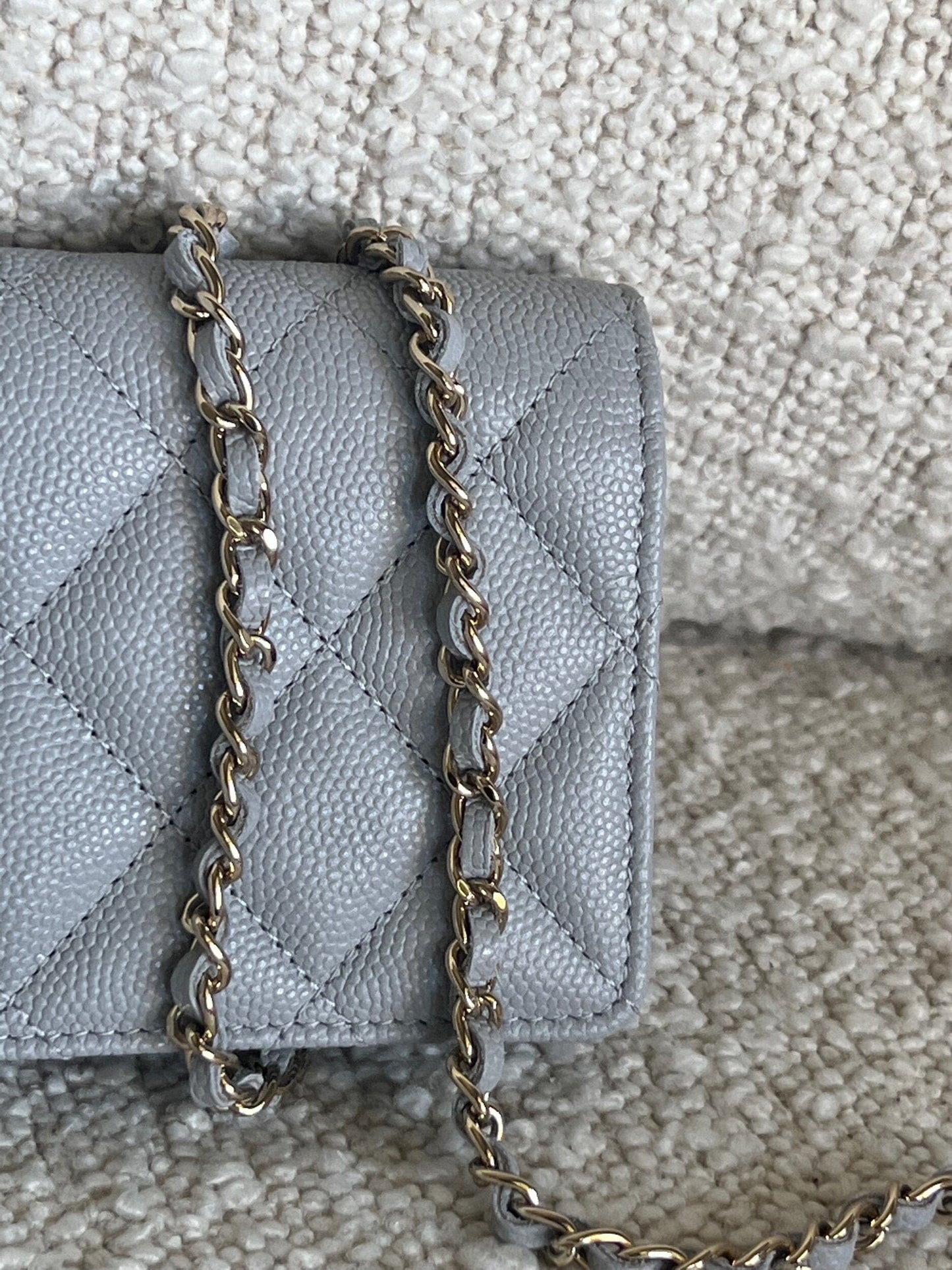 21A Caviar Quilted Flap Card Holder On Chain Grey