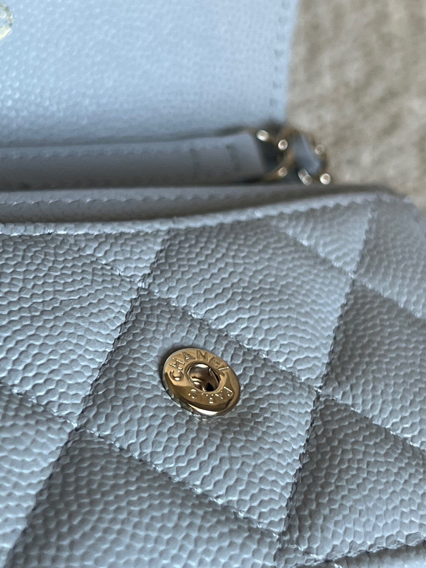 21A Caviar Quilted Flap Card Holder On Chain Grey