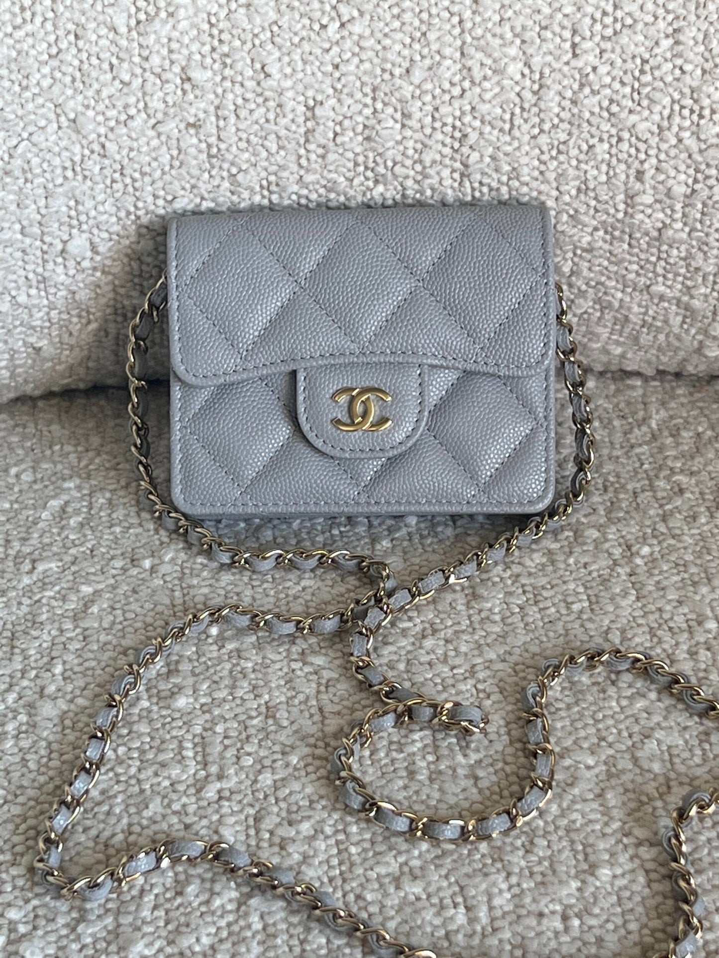 21A Caviar Quilted Flap Card Holder On Chain Grey