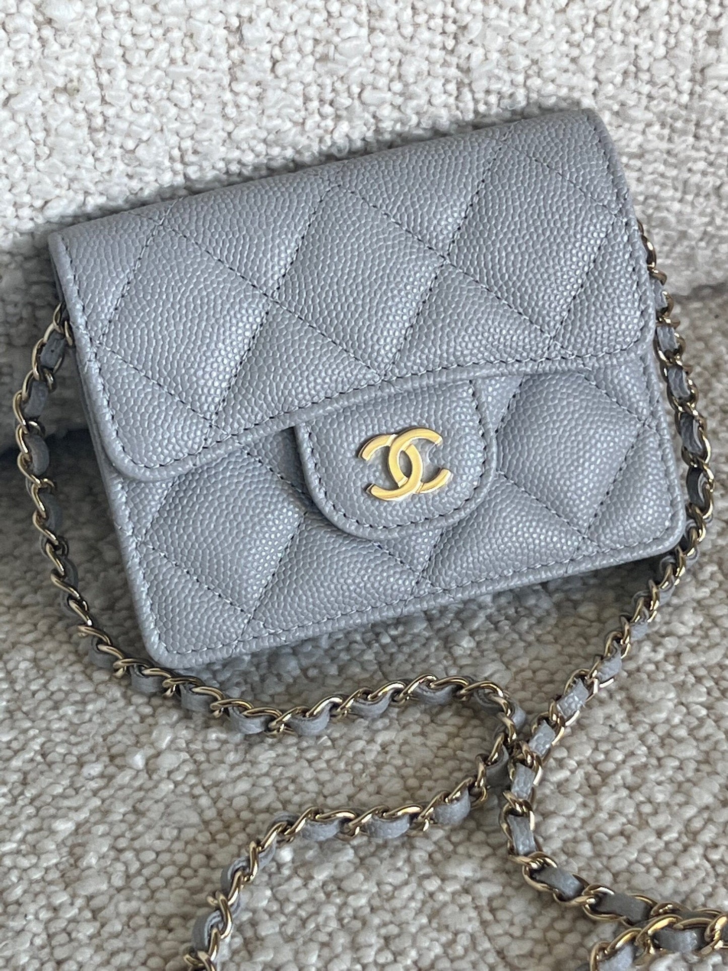 21A Caviar Quilted Flap Card Holder On Chain Grey