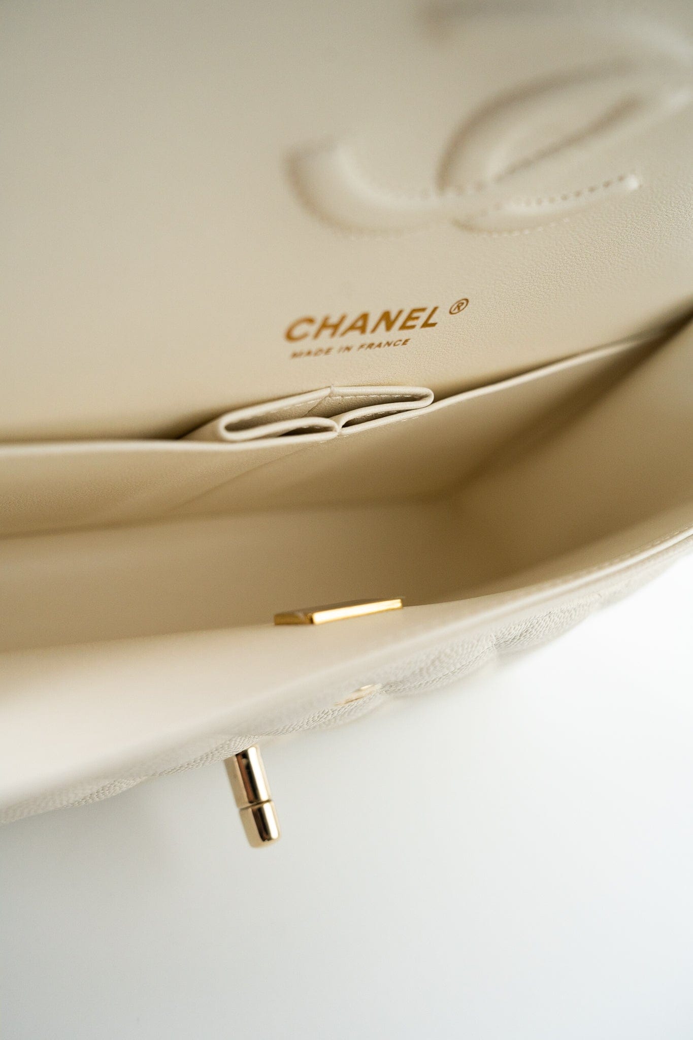 21A White/ Ivory Caviar Quilted Classic Flap Medium Light Gold Hardware