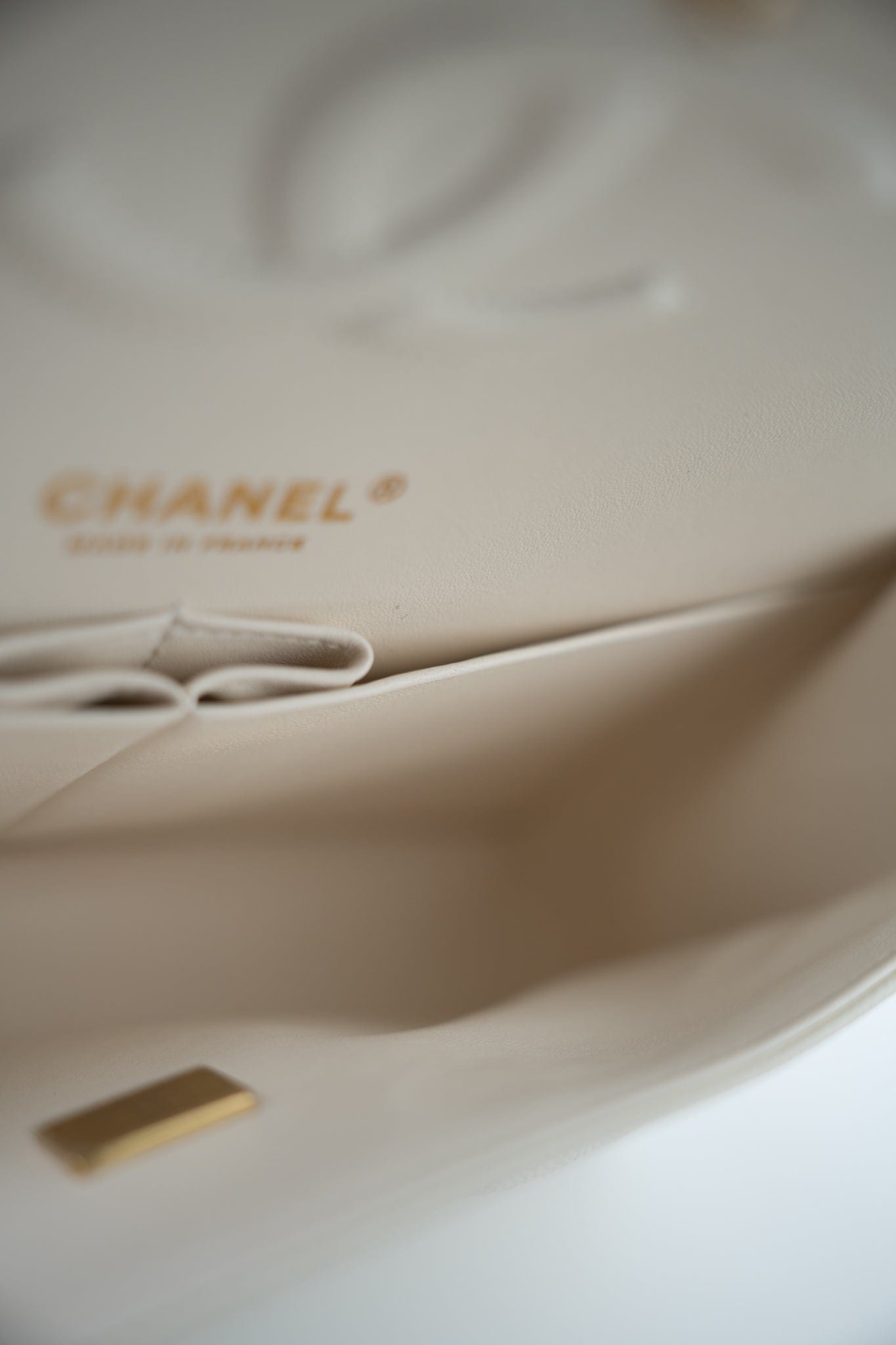 21A White/ Ivory Caviar Quilted Classic Flap Medium Light Gold Hardware