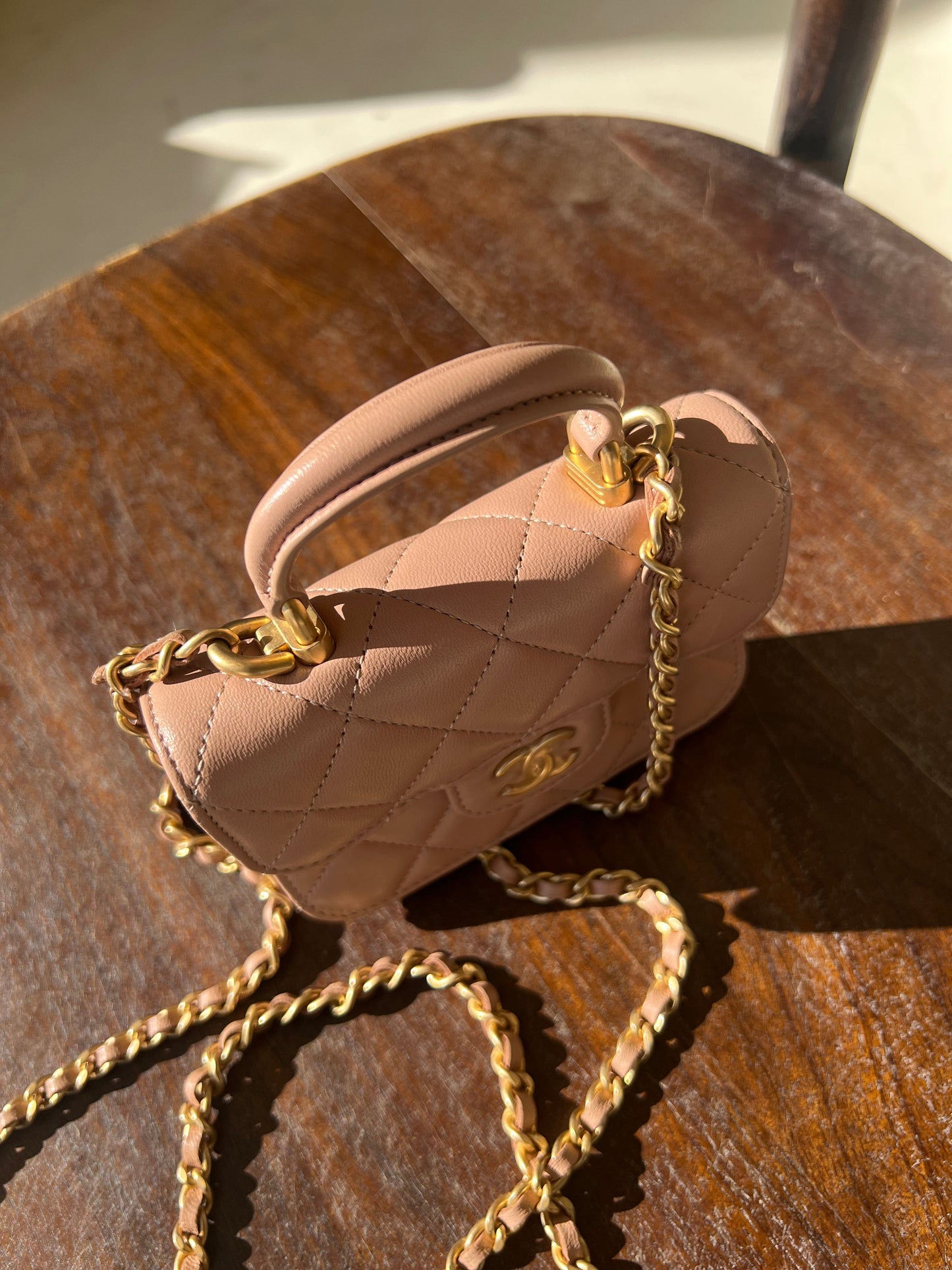 21K Beige Micro Lambskin Quilted Top Handle Flap Coin Purse with Chain