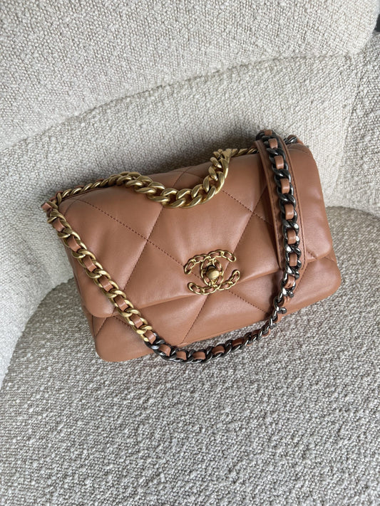 21K Chanel Caramel 19 Flap Small MHW