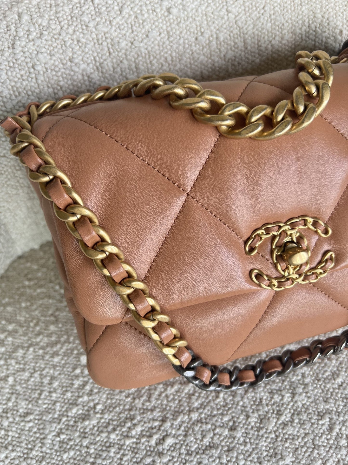 21K Chanel Caramel 19 Flap Small MHW