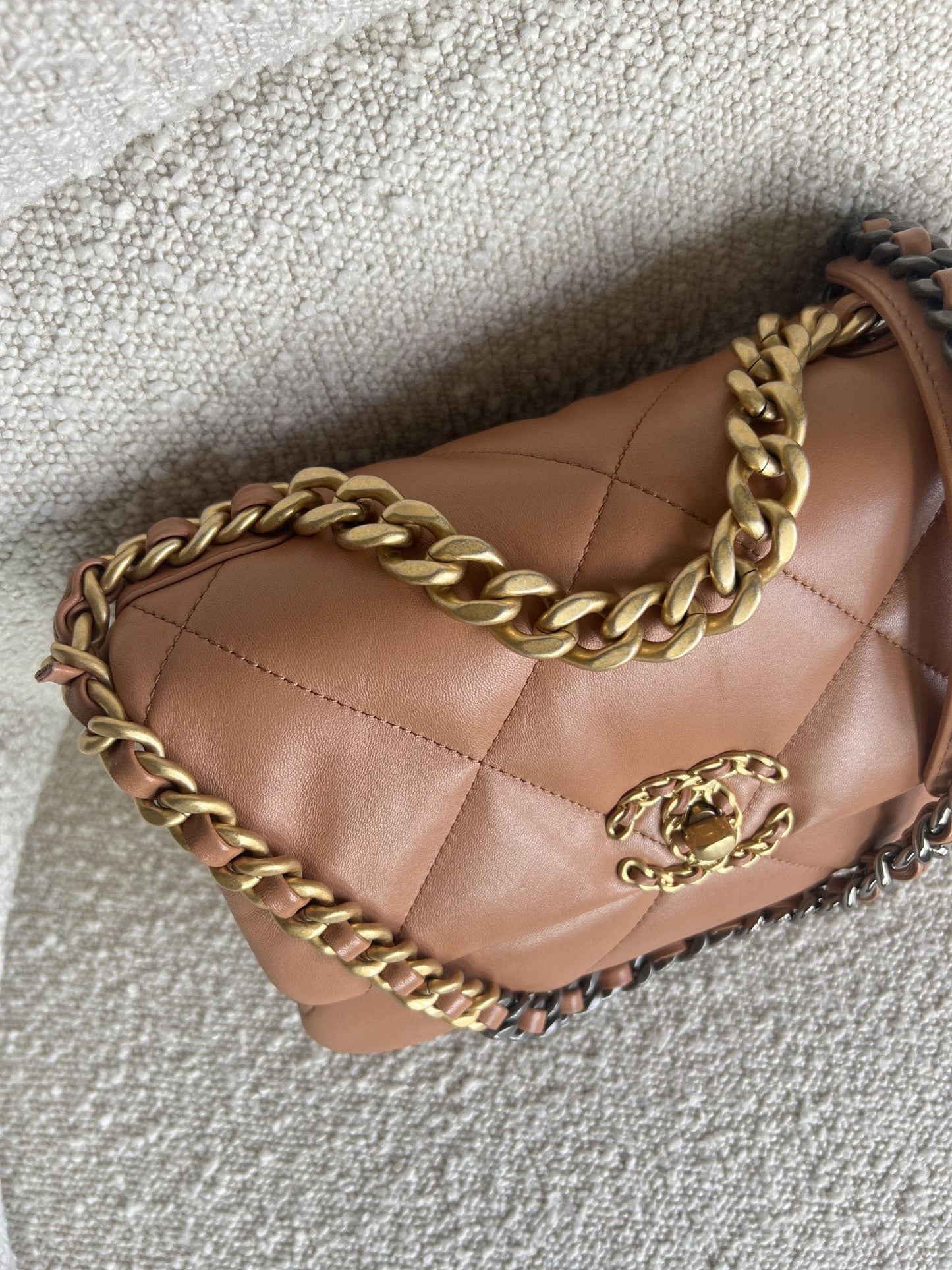 21K Chanel Caramel 19 Flap Small MHW