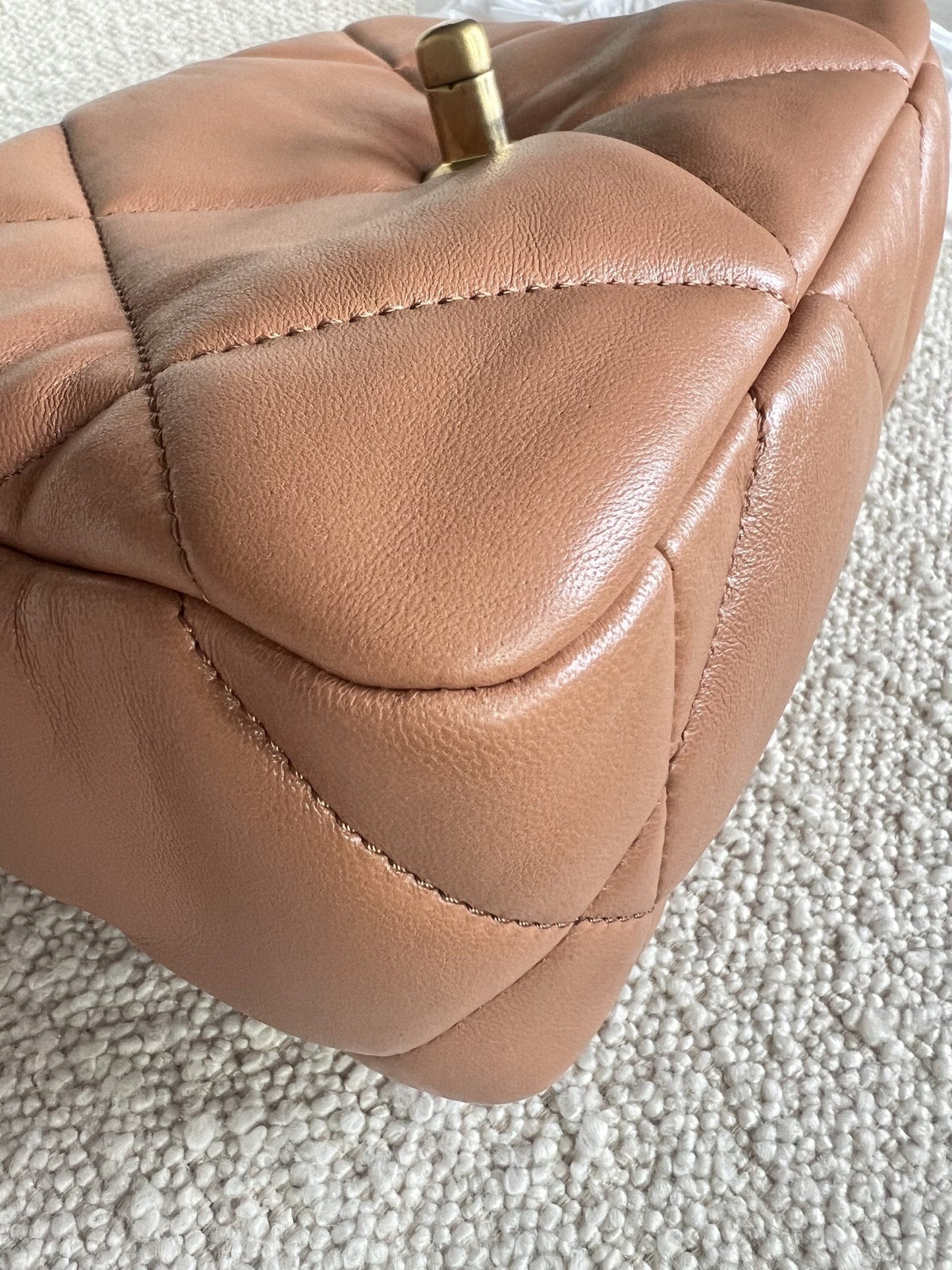 21K Chanel Caramel 19 Flap Small MHW