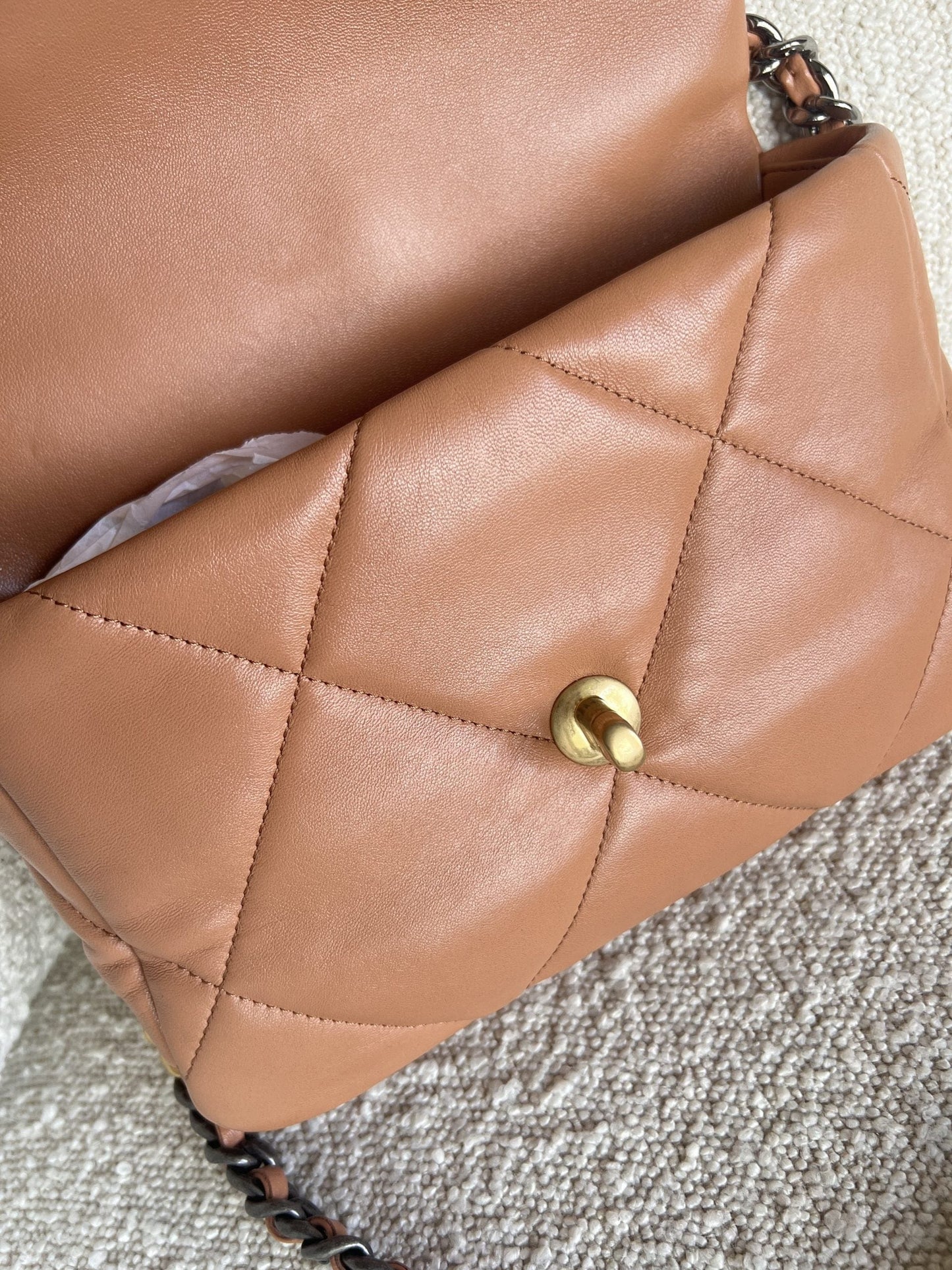 21K Chanel Caramel 19 Flap Small MHW