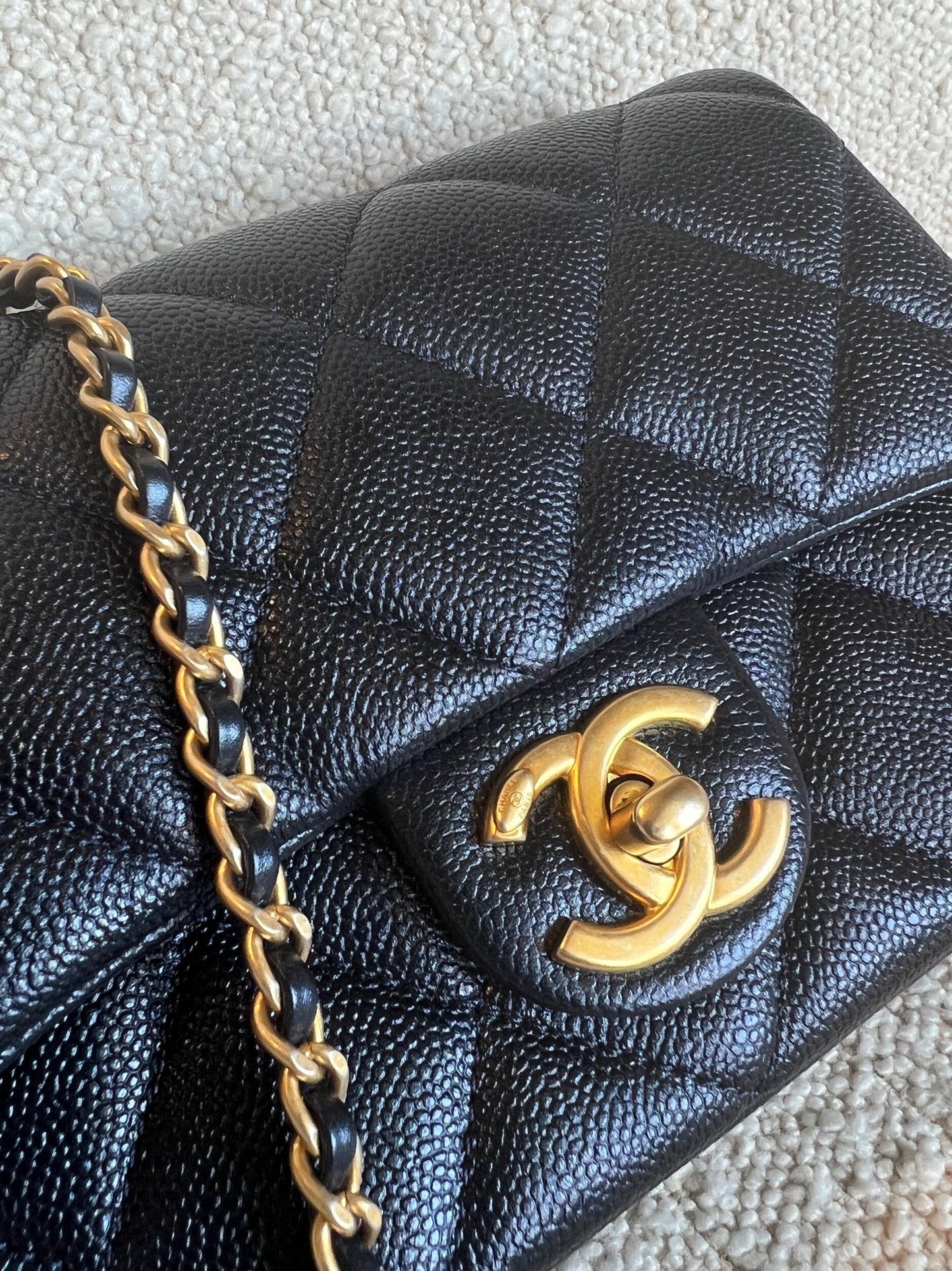 21K My Perfect Bag Iridescent Black Caviar Quilted AGHW