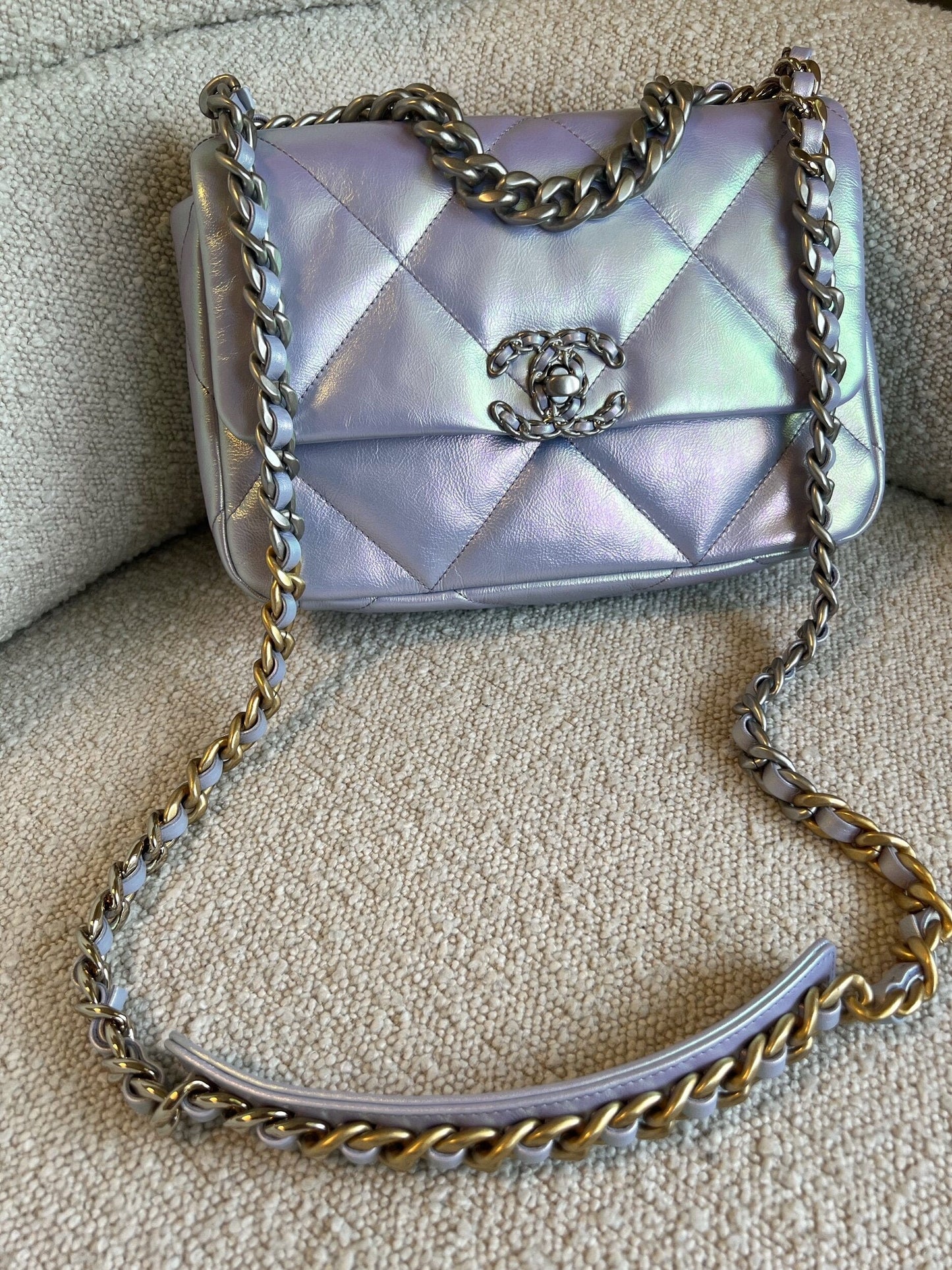 21K Purple/Blue Iridescent 19 Flap Small MHW