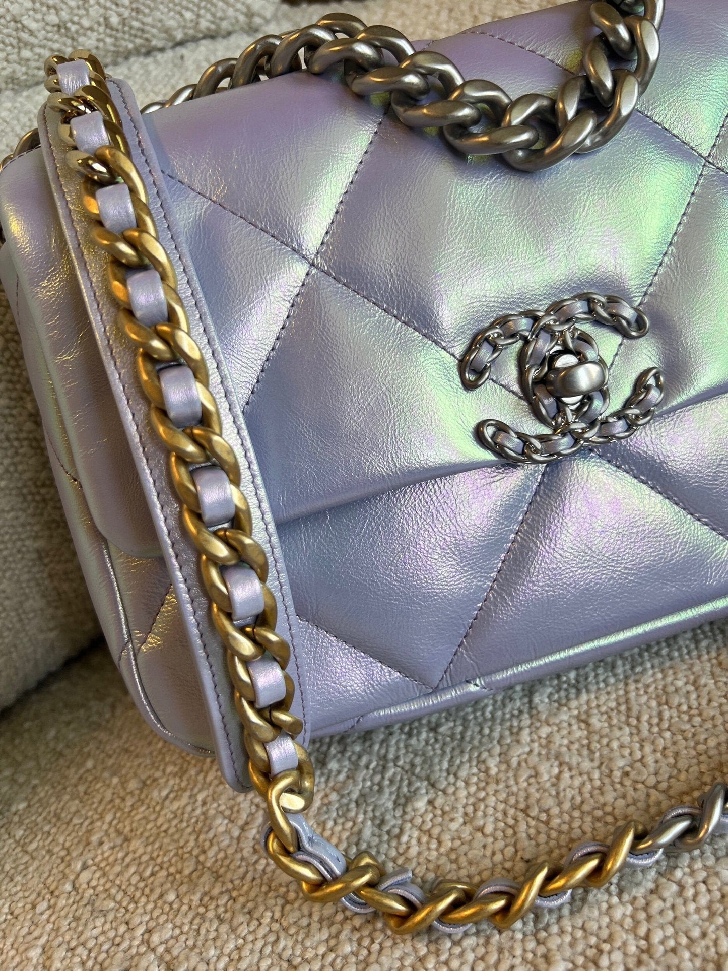 21K Purple/Blue Iridescent 19 Flap Small MHW