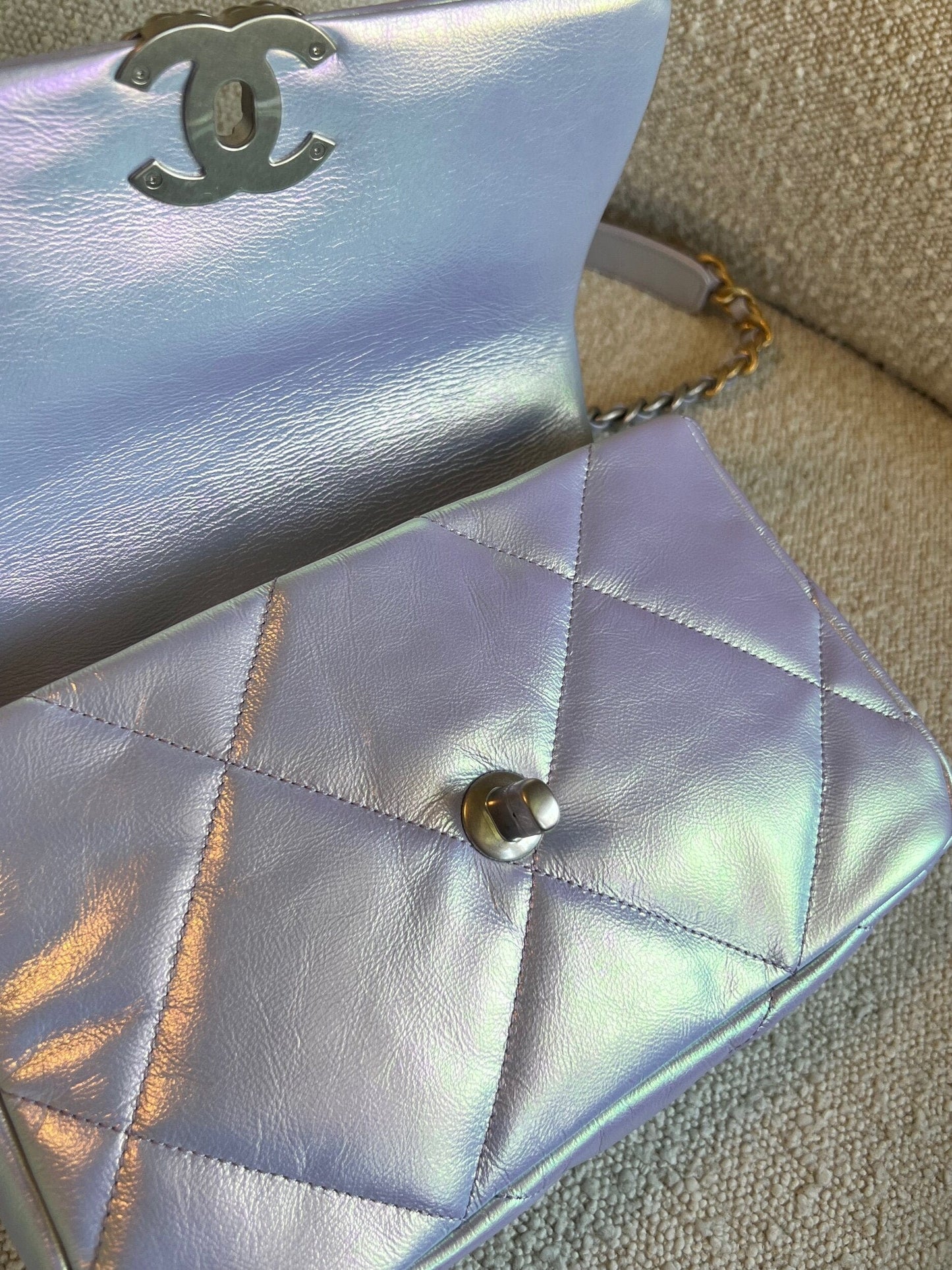 21K Purple/Blue Iridescent 19 Flap Small MHW