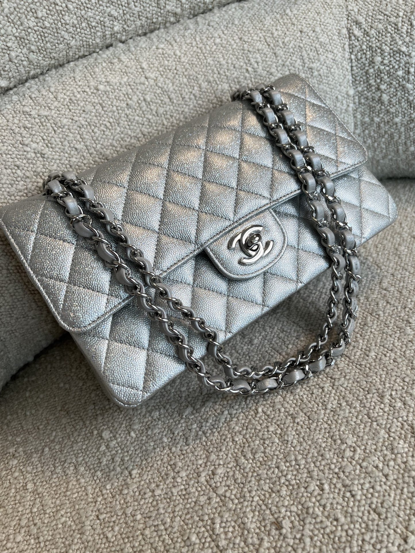 21K Silver Metallic Caviar Quilted Medium Classic Flap SHW