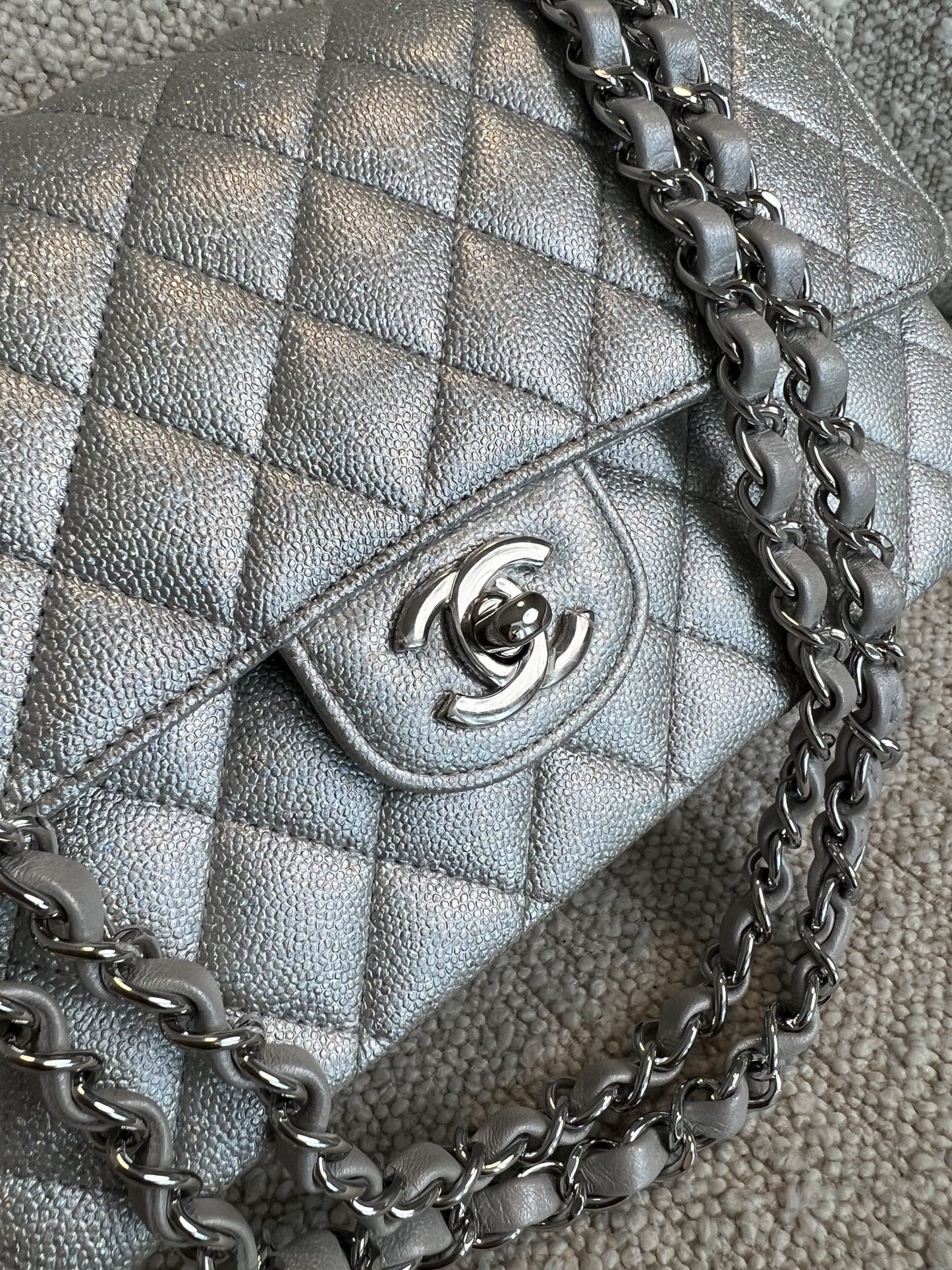 21K Silver Metallic Caviar Quilted Medium Classic Flap SHW