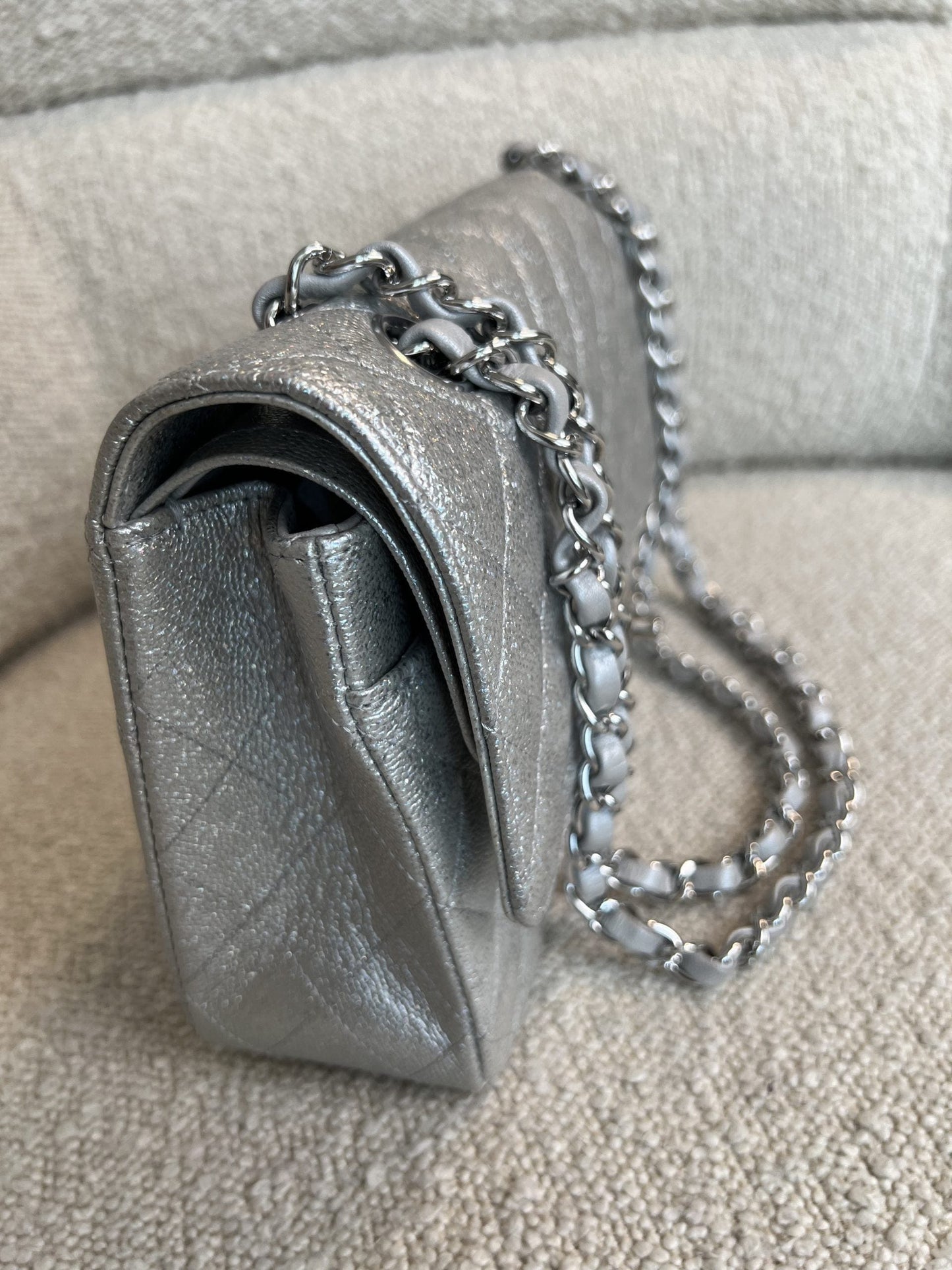 21K Silver Metallic Caviar Quilted Medium Classic Flap SHW