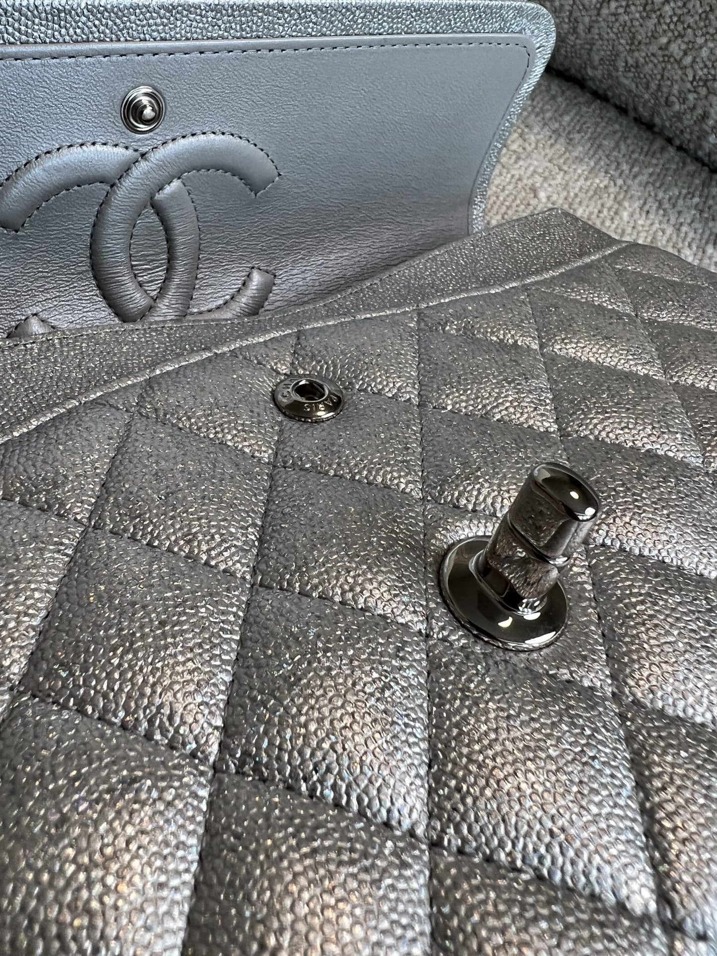 21K Silver Metallic Caviar Quilted Medium Classic Flap SHW