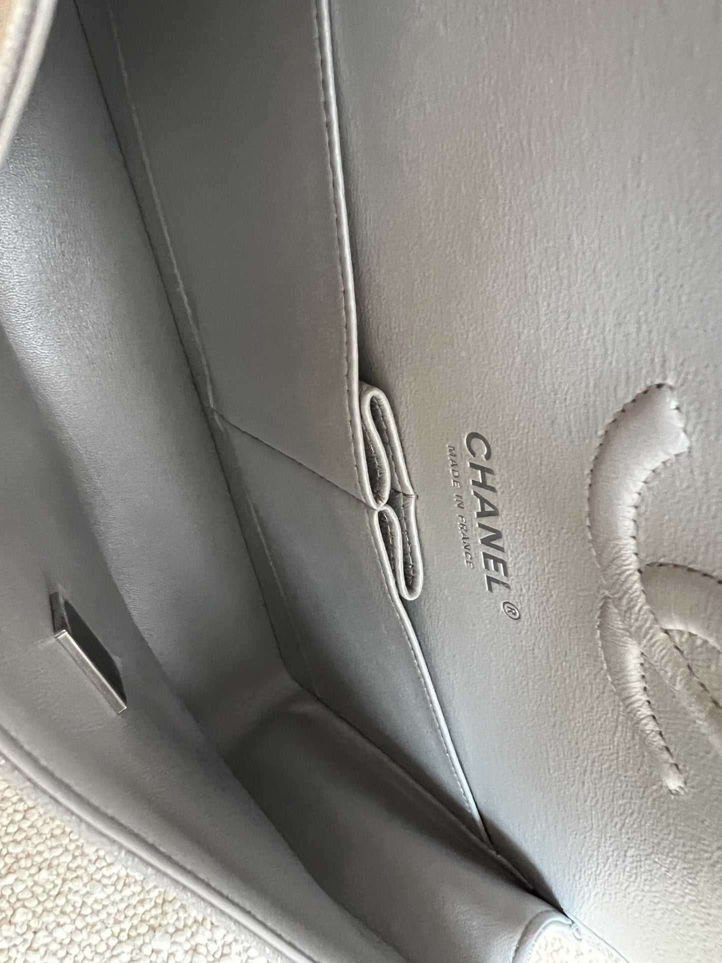 21K Silver Metallic Caviar Quilted Medium Classic Flap SHW