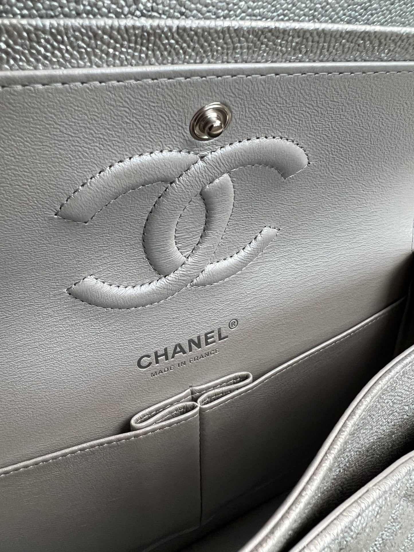 21K Silver Metallic Caviar Quilted Medium Classic Flap SHW