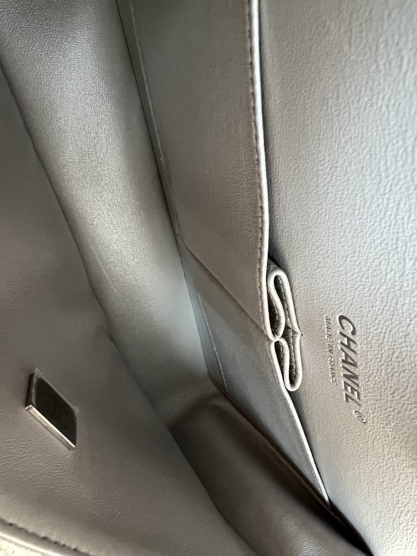 21K Silver Metallic Caviar Quilted Medium Classic Flap SHW