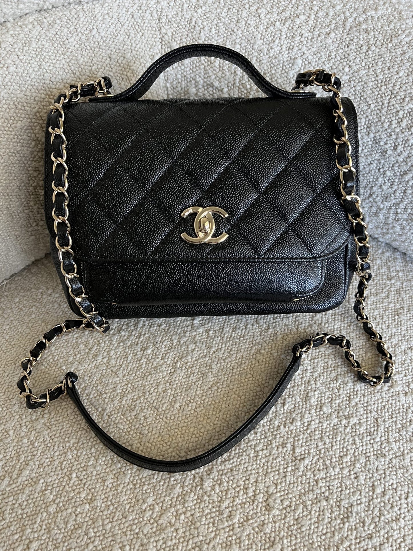 21P Black Caviar Quilted Medium Business Affinity LGHW