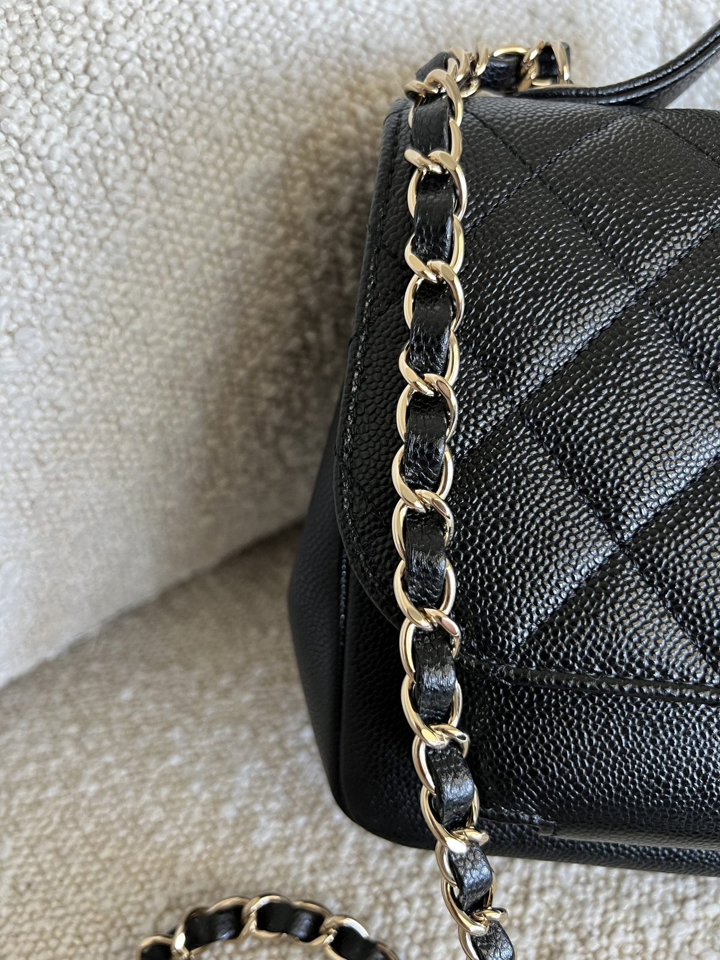 21P Black Caviar Quilted Medium Business Affinity LGHW