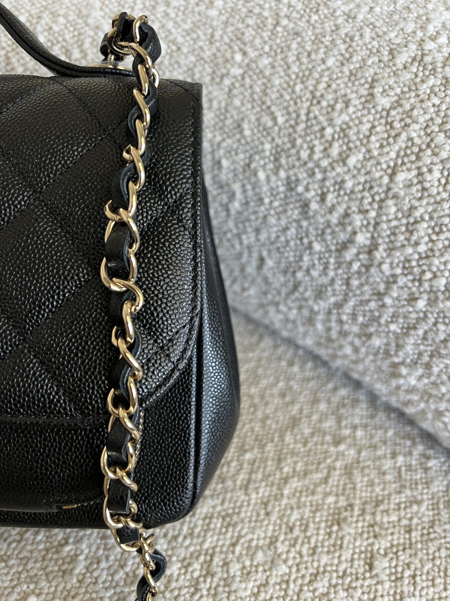 21P Black Caviar Quilted Medium Business Affinity LGHW