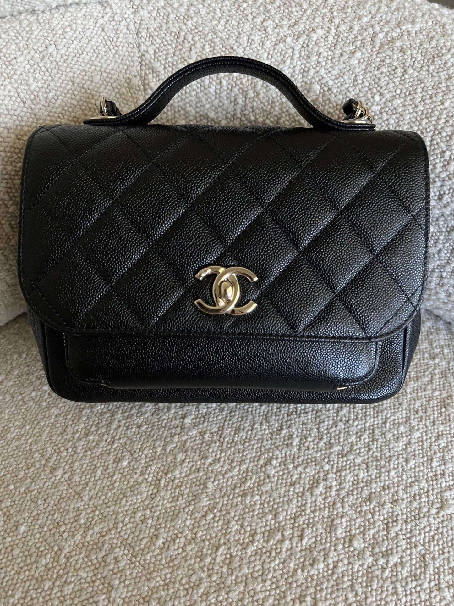 21P Black Caviar Quilted Medium Business Affinity LGHW