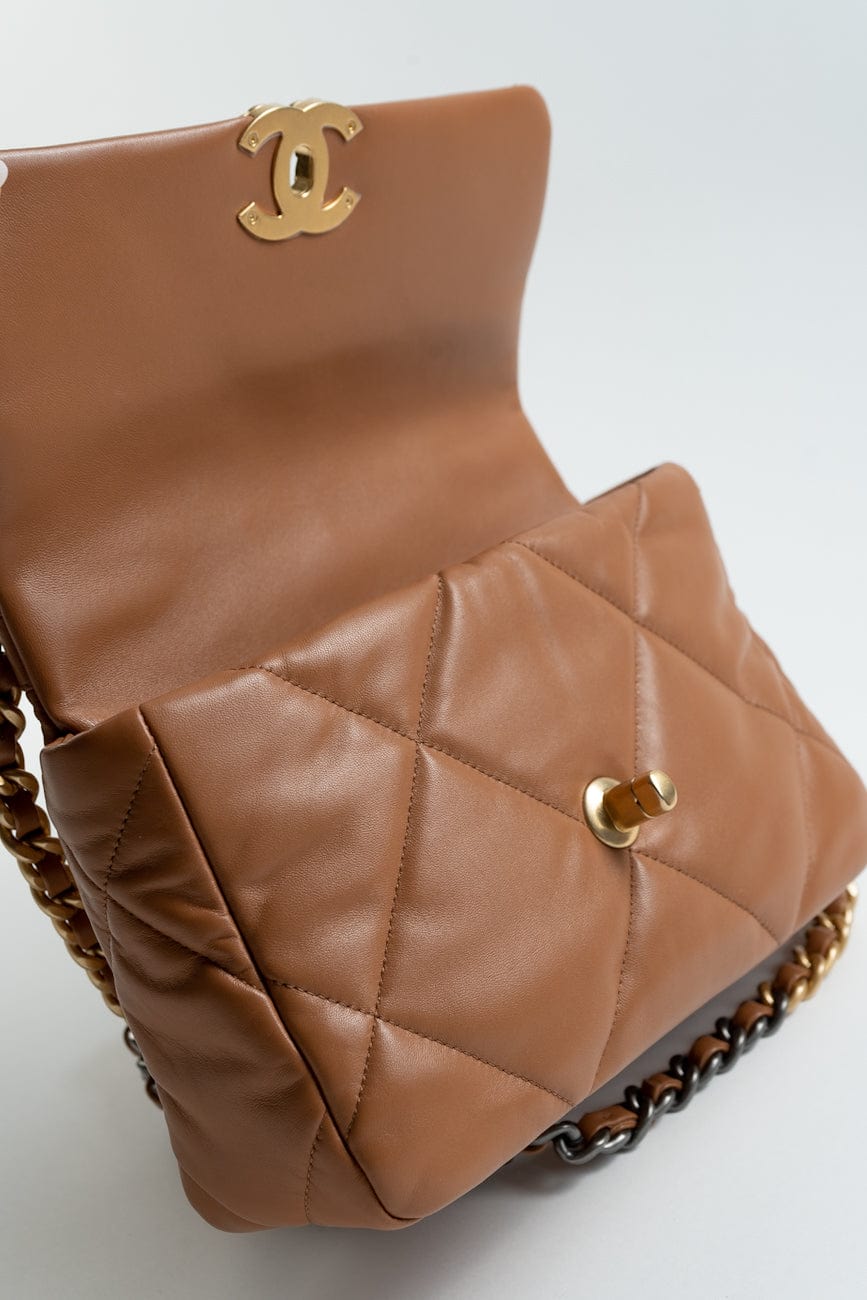 22A Caramel / Light Brown Lambskin Quilted 19 Flap Small MHW