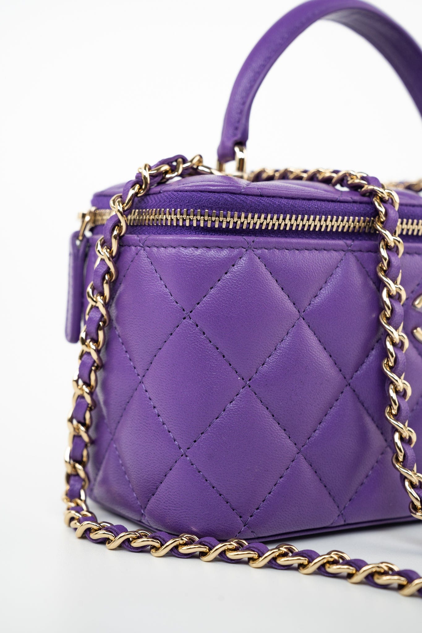 22A Purple Lambskin Quilted Vanity Case w/ Mirror Light Gold Hardware