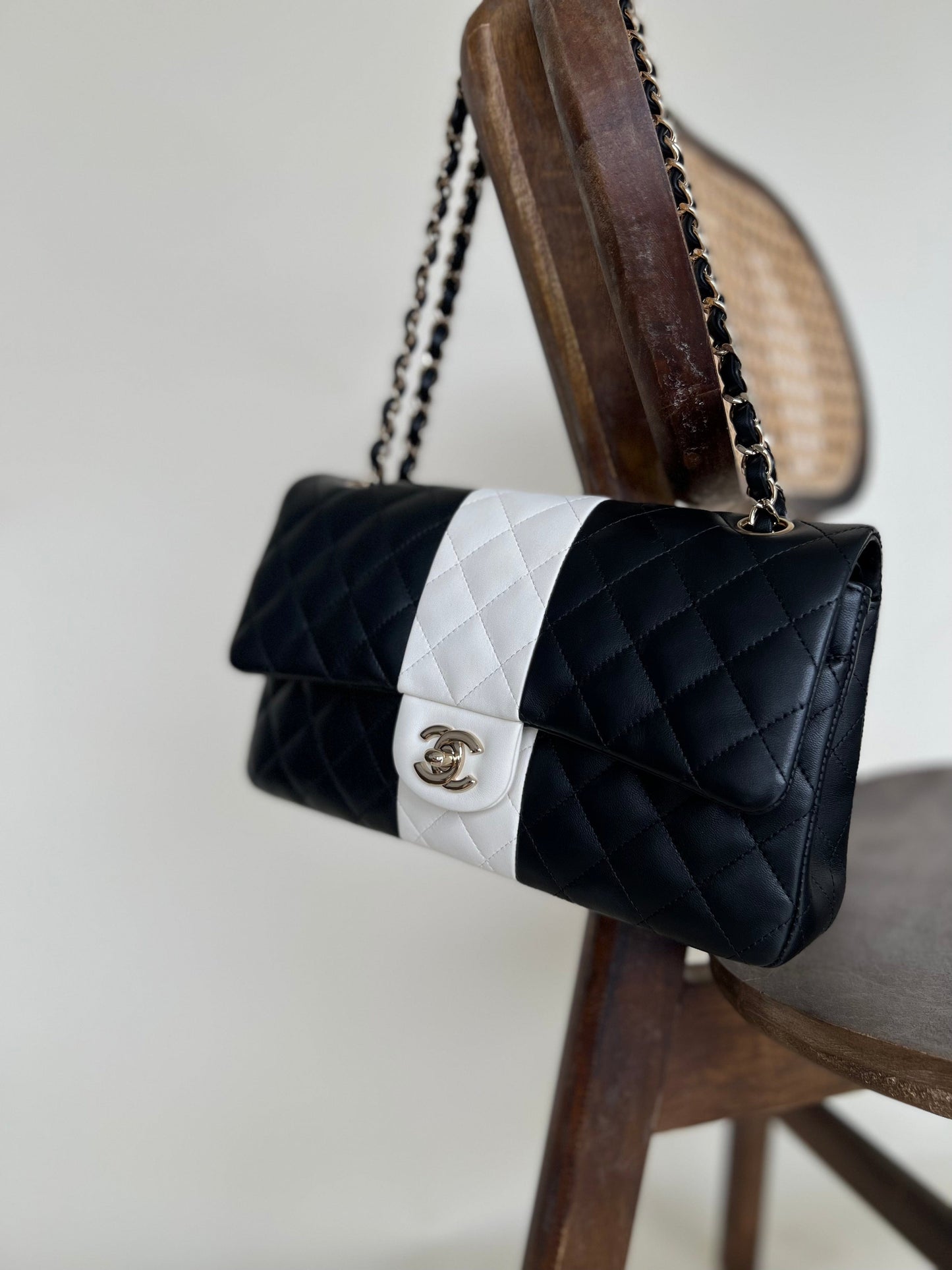22C B&W Lambskin Quilted Classic Flap Medium LGHW