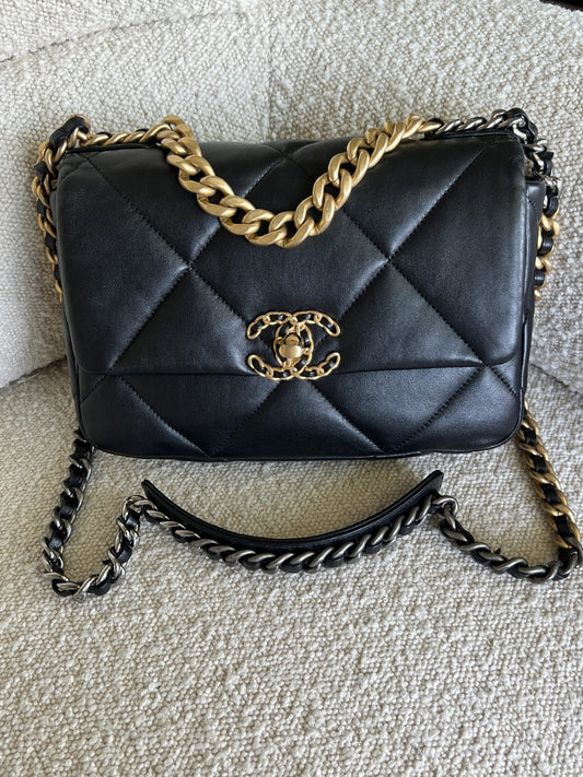 22C Black Lambskin Quilted 19 Flap Small MHW