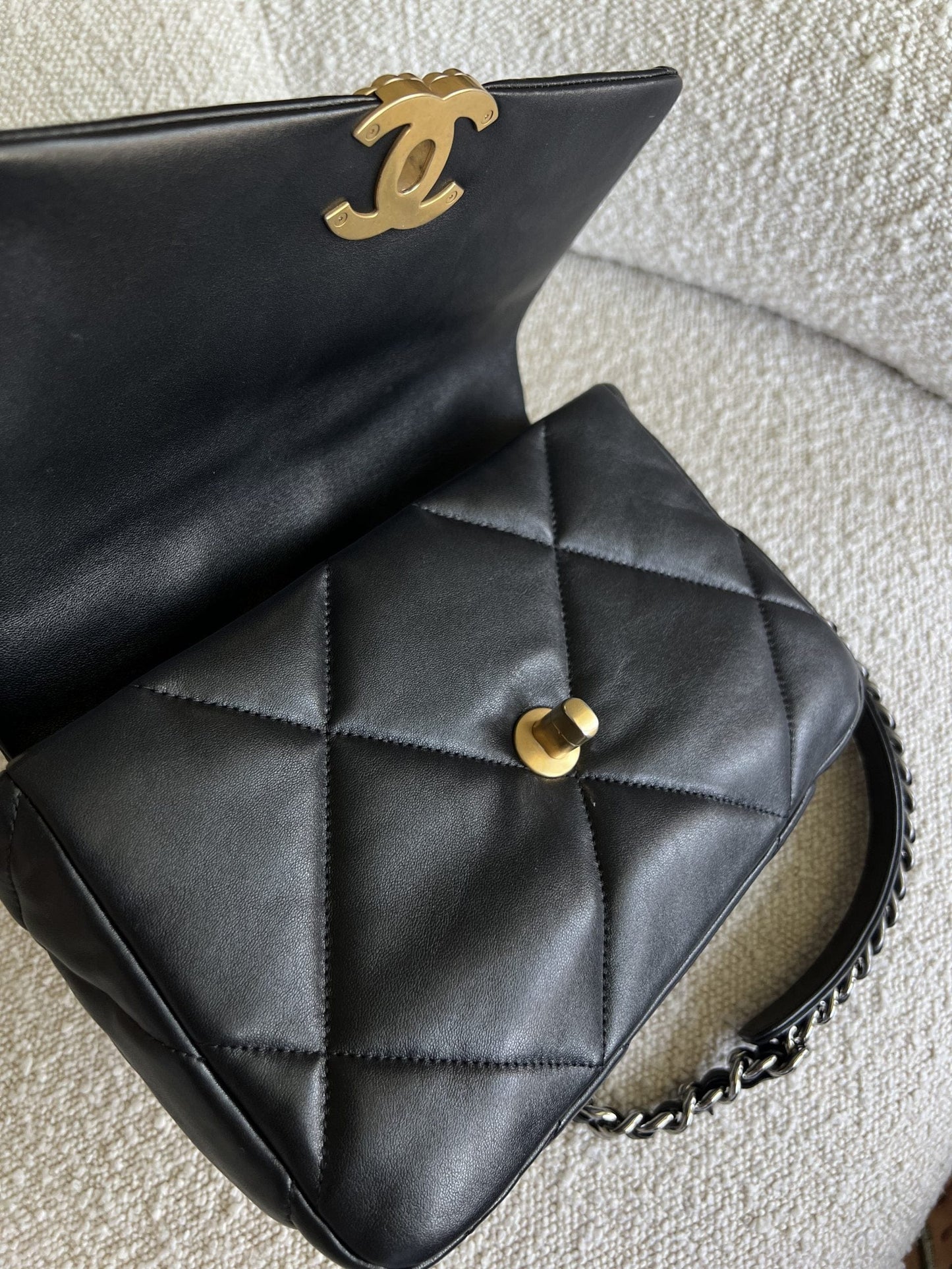 22C Black Lambskin Quilted 19 Flap Small MHW