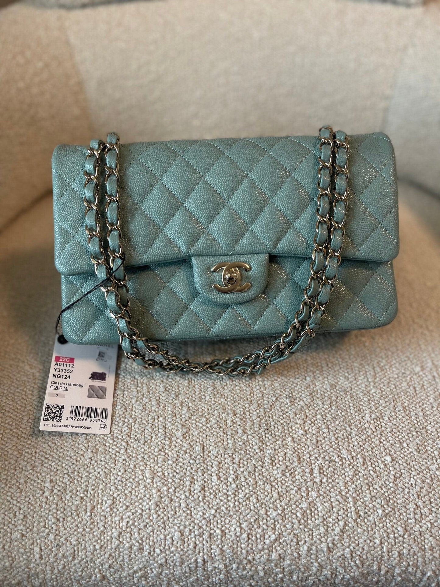 22C Dark Green Caviar Classic Flap Quilted Medium LGHW