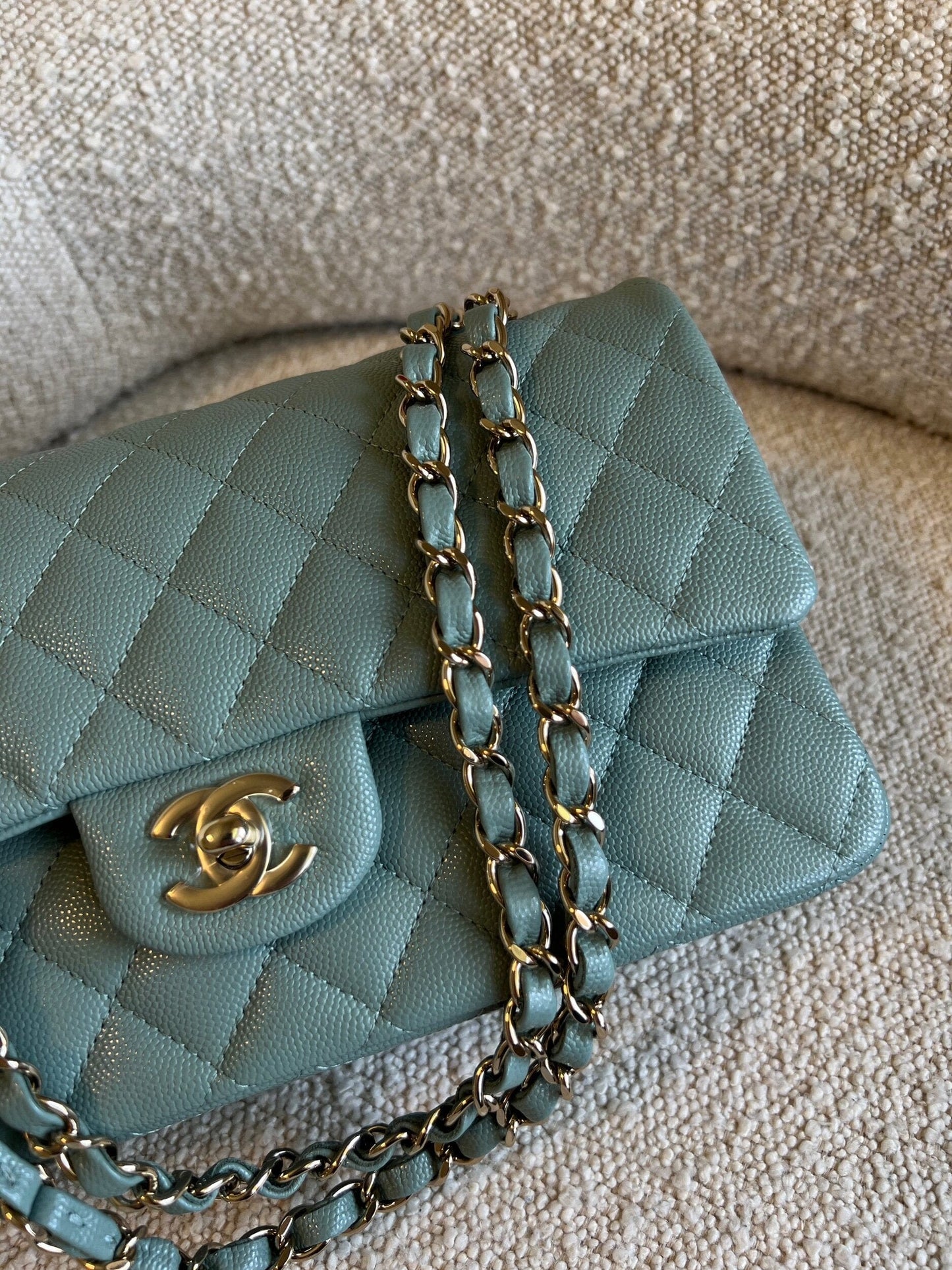 22C Dark Green Caviar Classic Flap Quilted Medium LGHW