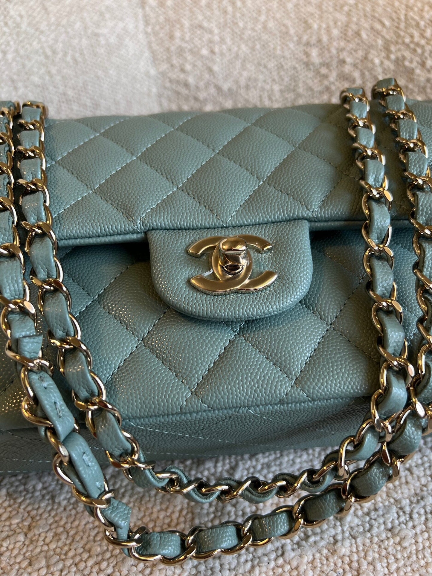 22C Dark Green Caviar Classic Flap Quilted Medium LGHW