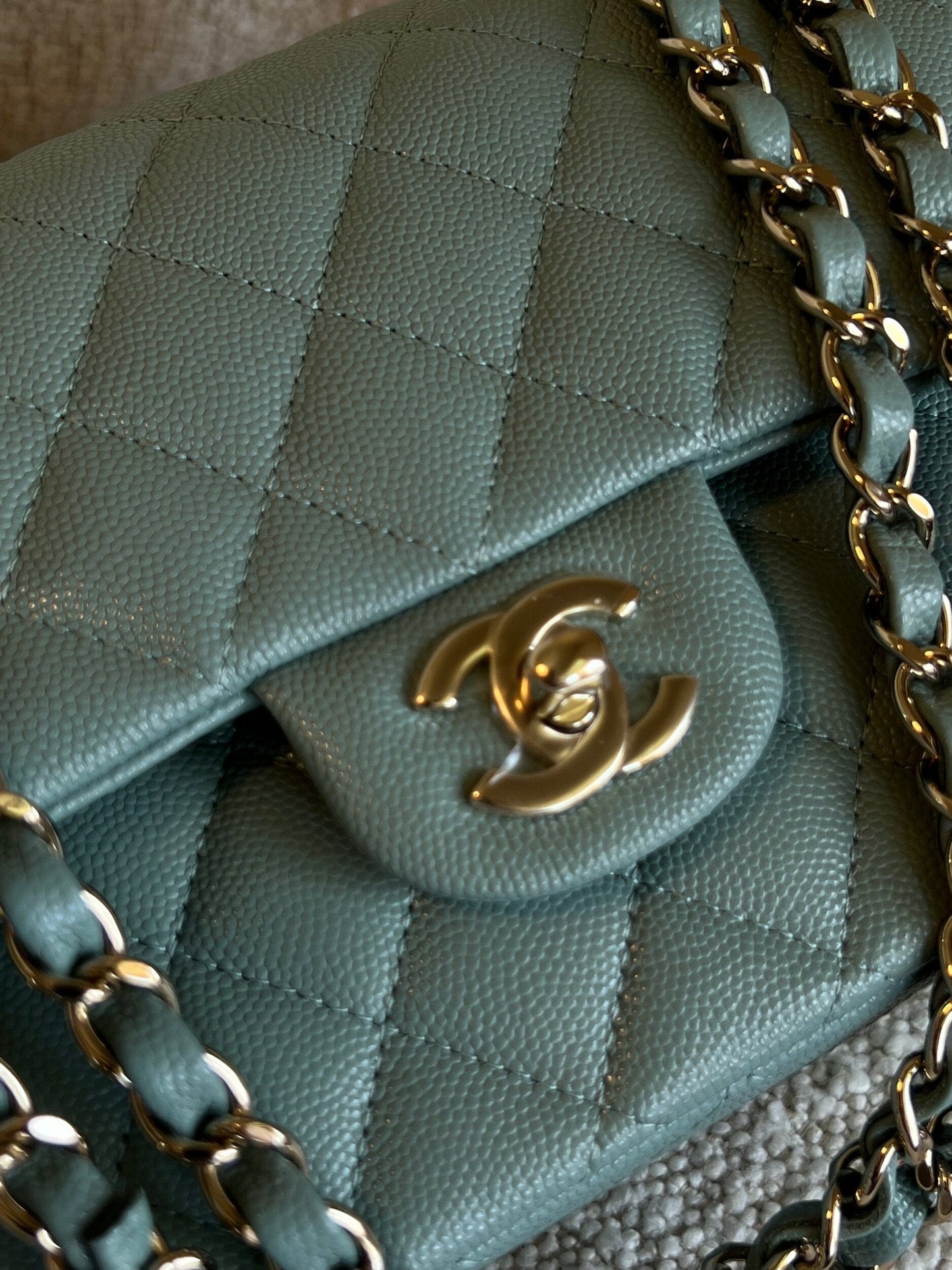 22C Dark Green Caviar Classic Flap Quilted Medium LGHW