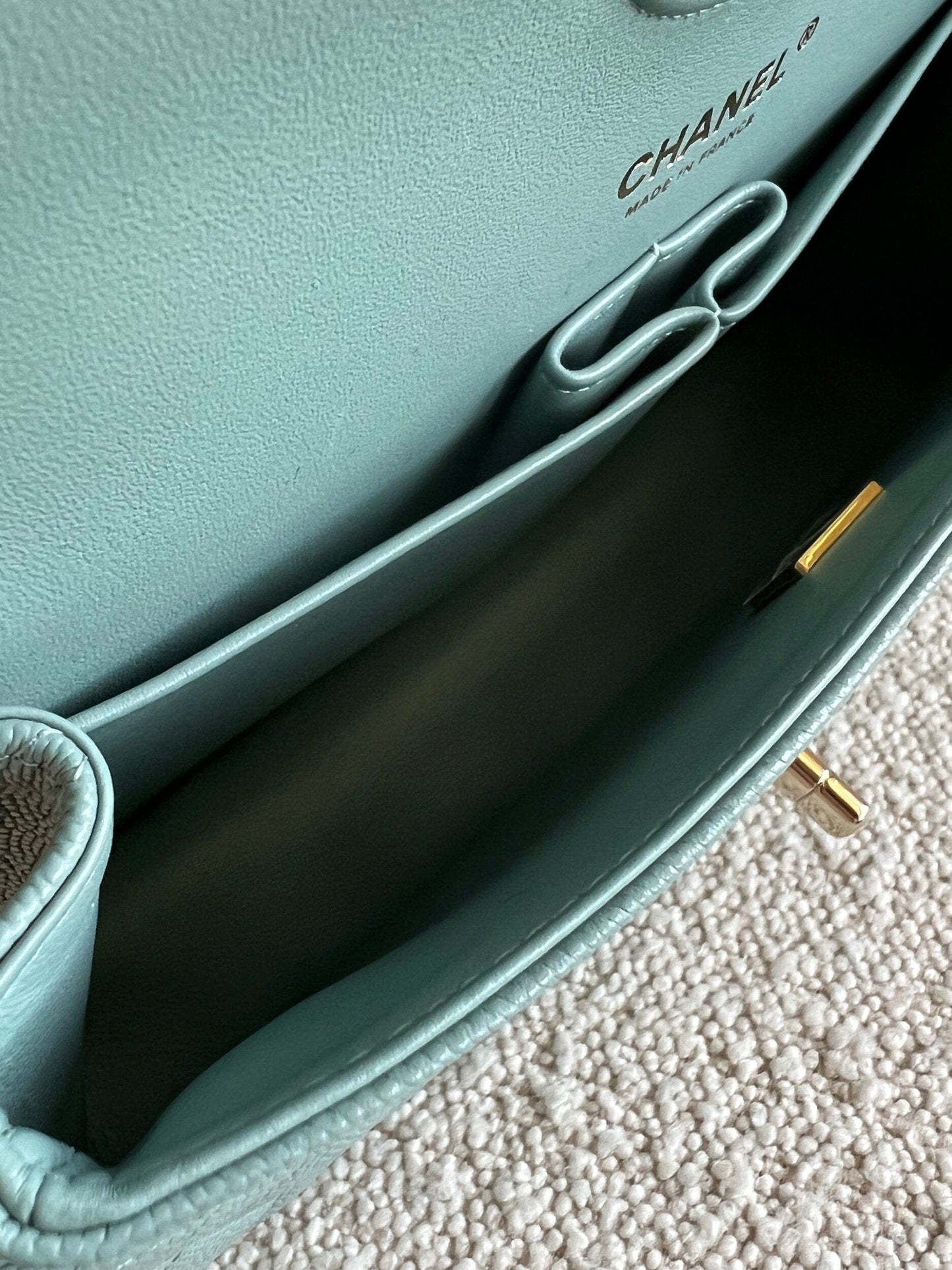 22C Dark Green Caviar Classic Flap Quilted Medium LGHW