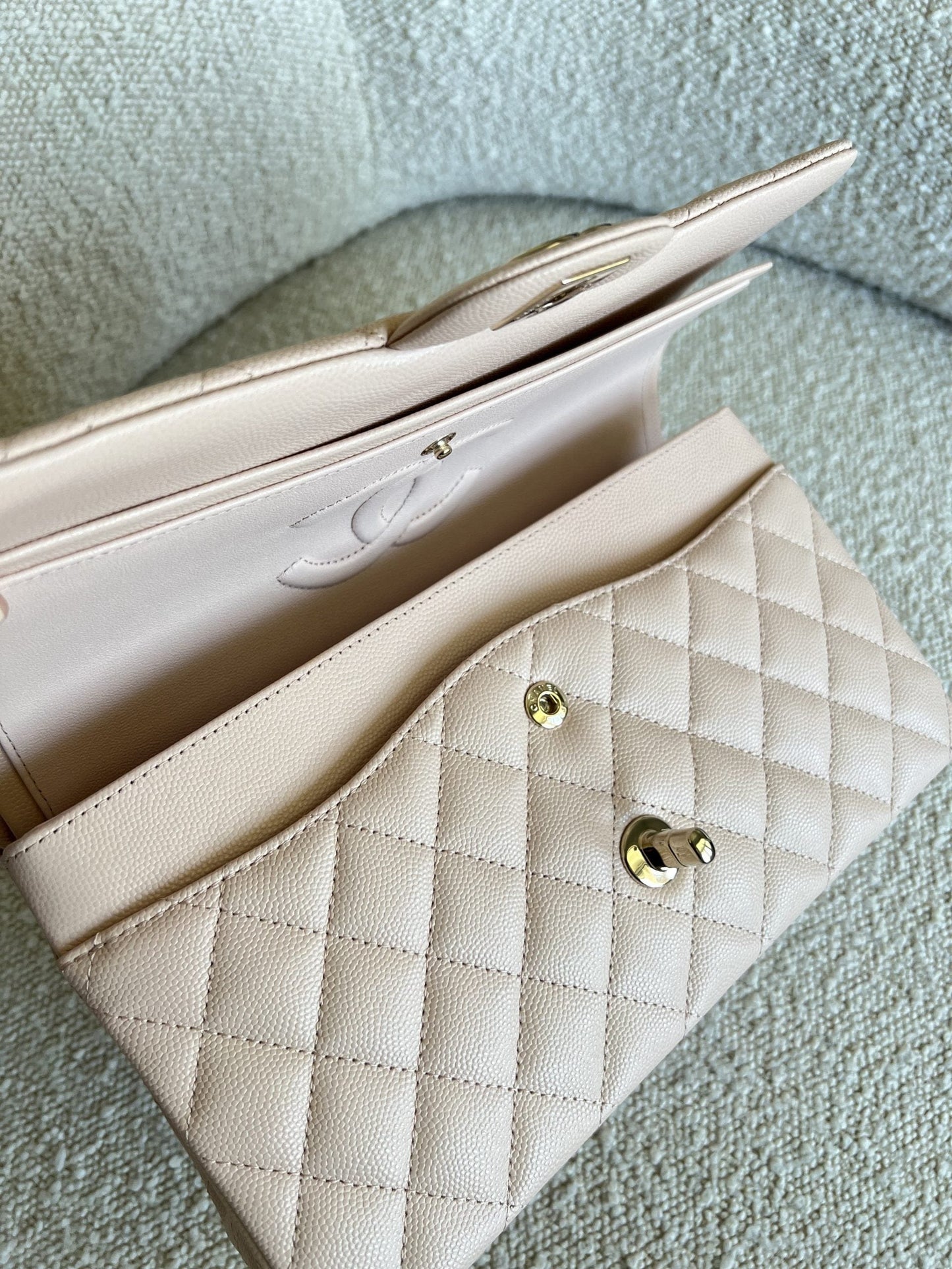 22C Light Beige Caviar Quilted Classic Flap Medium LGHW