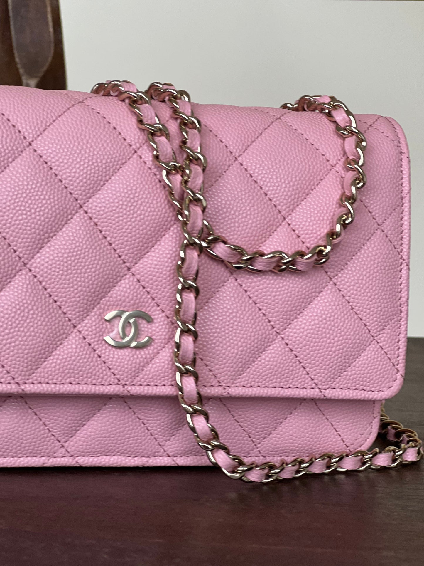 22C LIGHT PINK CAVIAR QUILTED WALLET ON CHAIN LGHW (WOC)