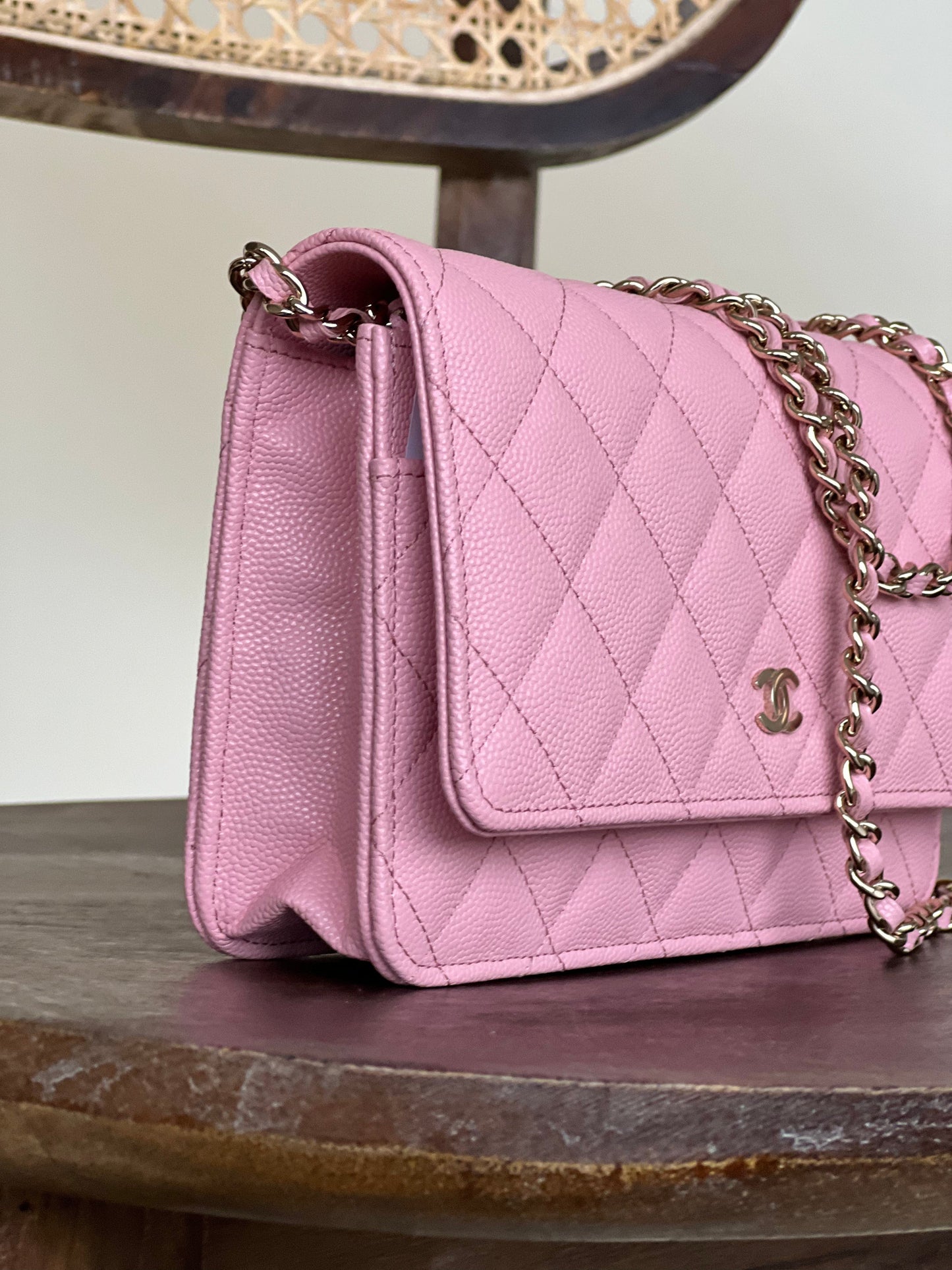 22C LIGHT PINK CAVIAR QUILTED WALLET ON CHAIN LGHW (WOC)
